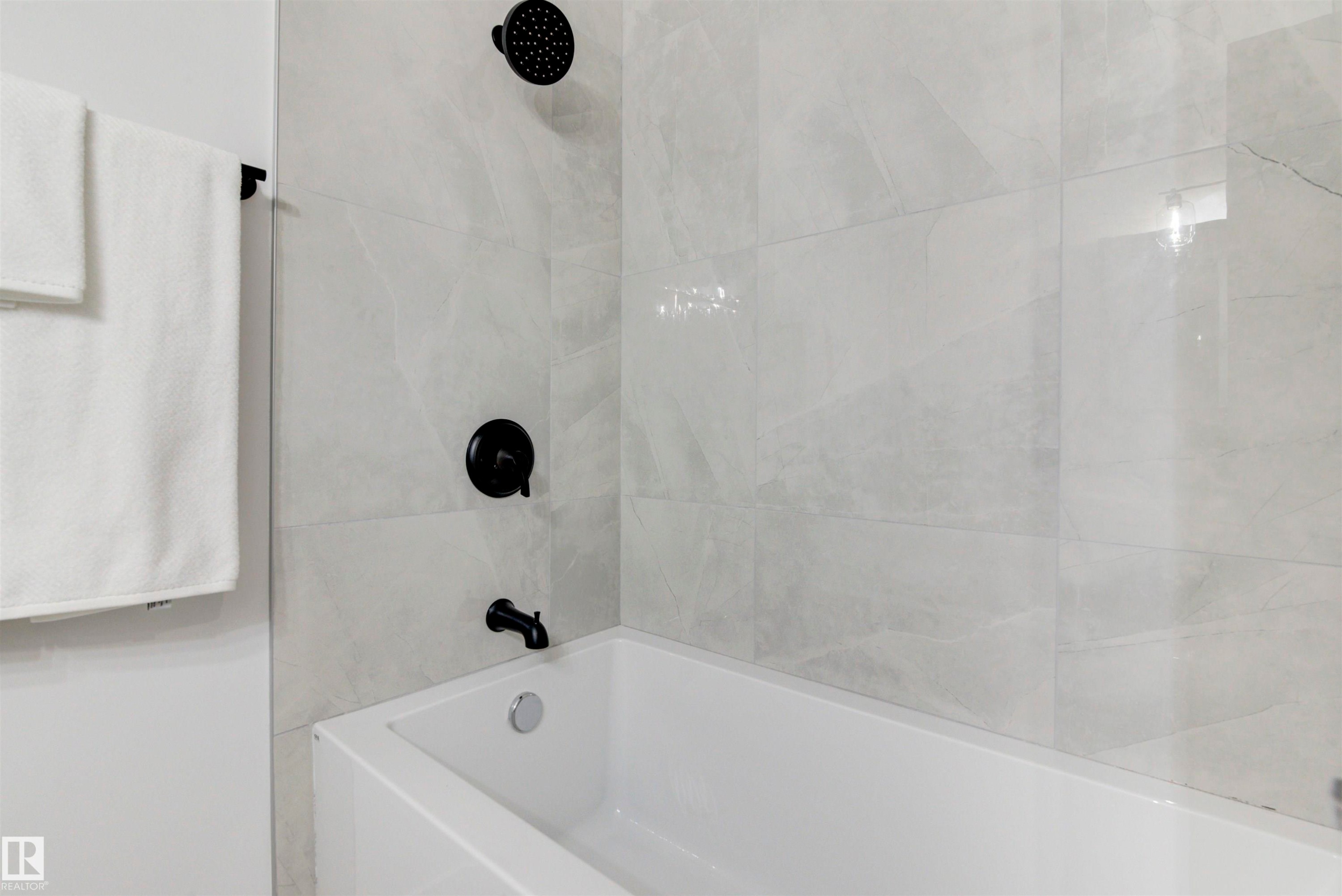 2712 41 Street, Edmonton, AB - Indoor Photo Showing Bathroom