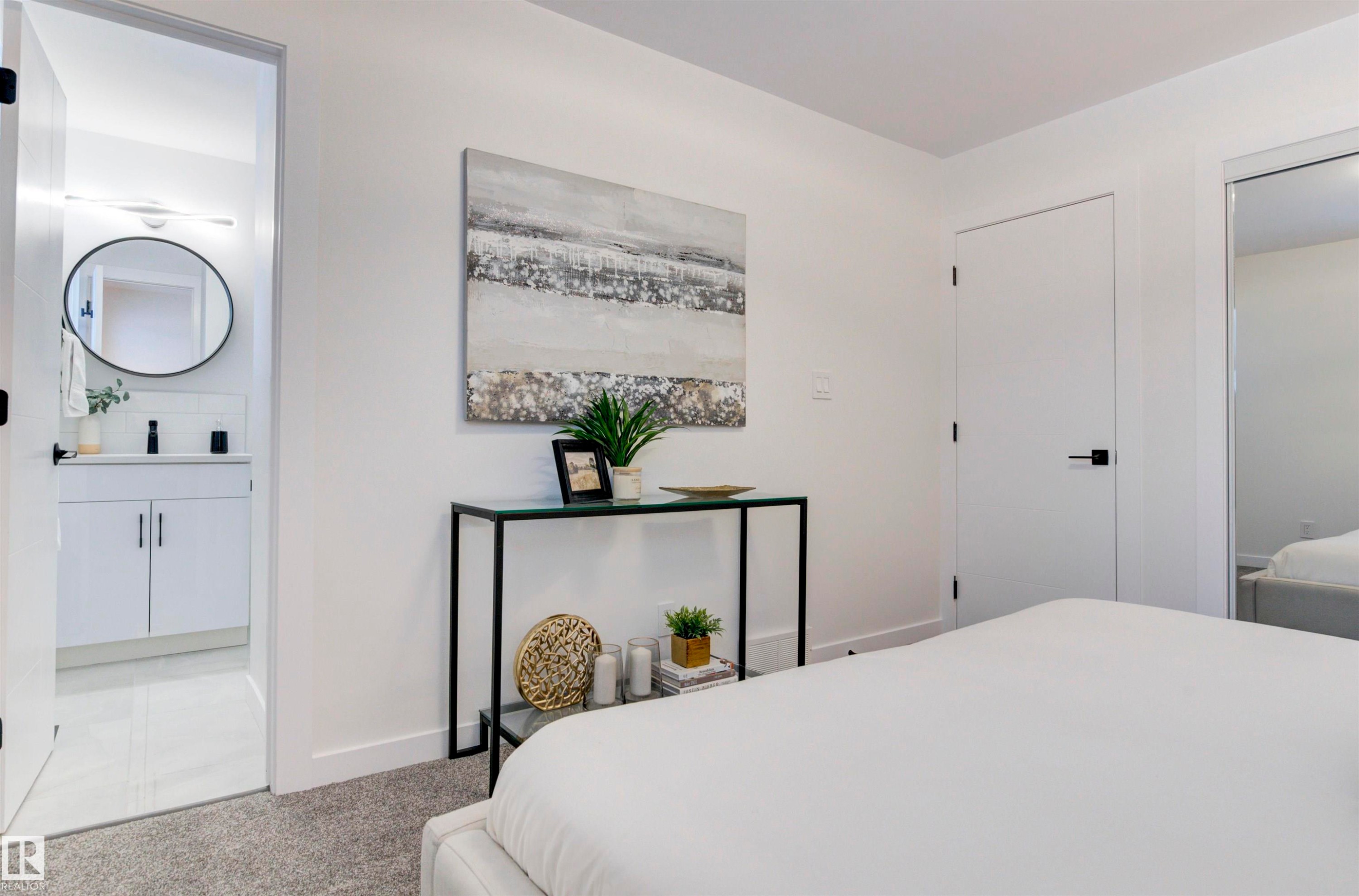 2712 41 Street, Edmonton, AB - Indoor Photo Showing Bedroom