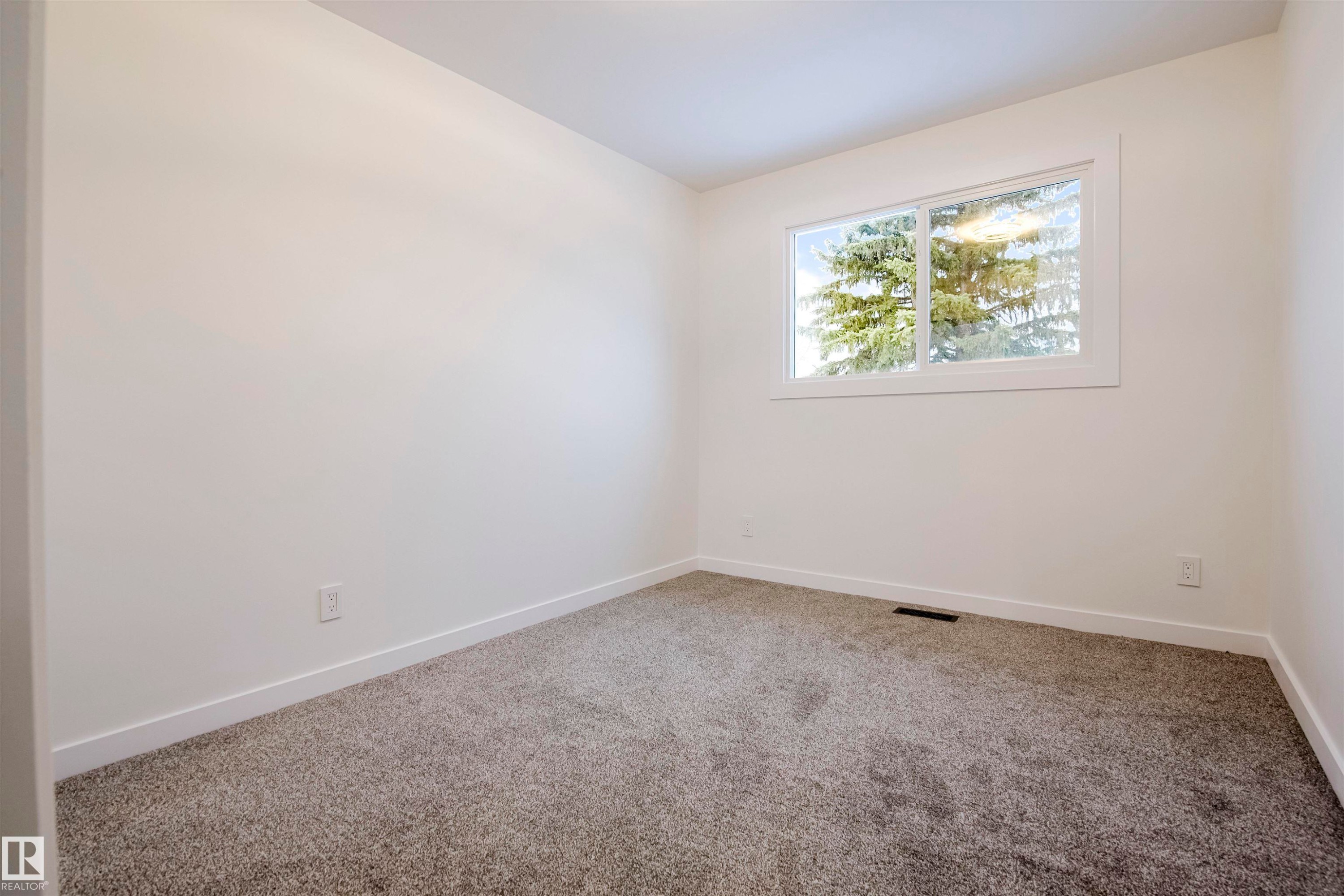 2712 41 Street, Edmonton, AB - Indoor Photo Showing Other Room