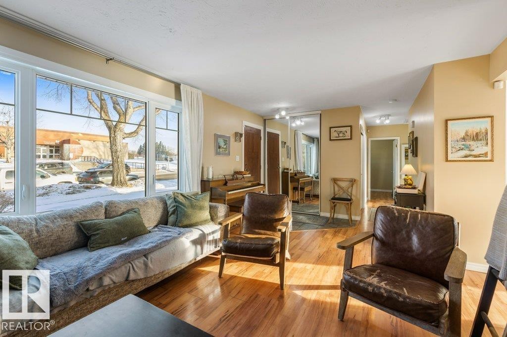 36 Sunset Blvd, St. Albert, AB - Indoor Photo Showing Living Room