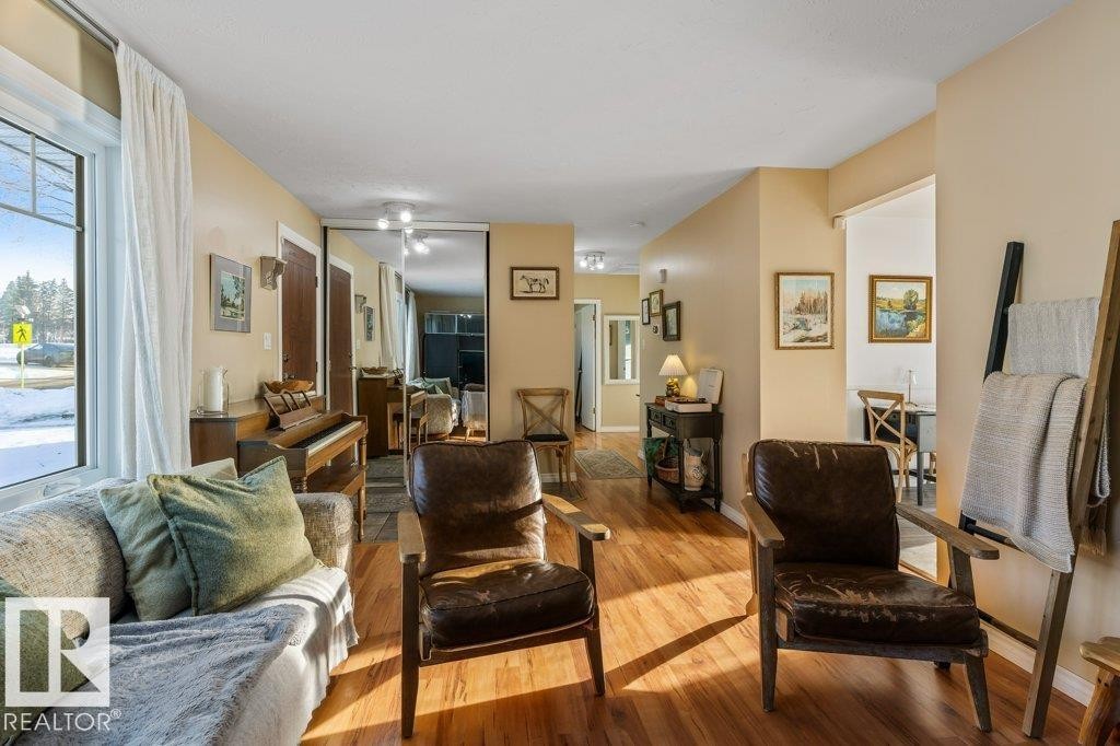 36 Sunset Blvd, St. Albert, AB - Indoor Photo Showing Living Room