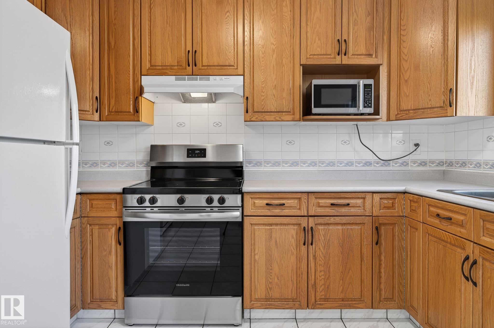 134 16725 106 Street, Edmonton, AB - Indoor Photo Showing Kitchen