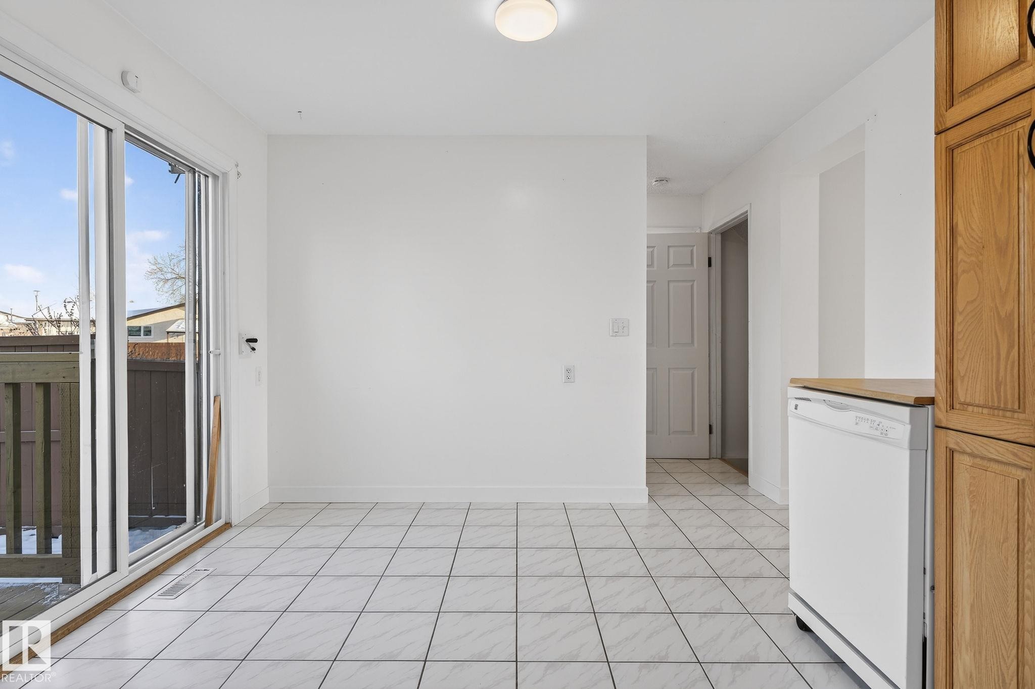 134 16725 106 Street, Edmonton, AB - Indoor