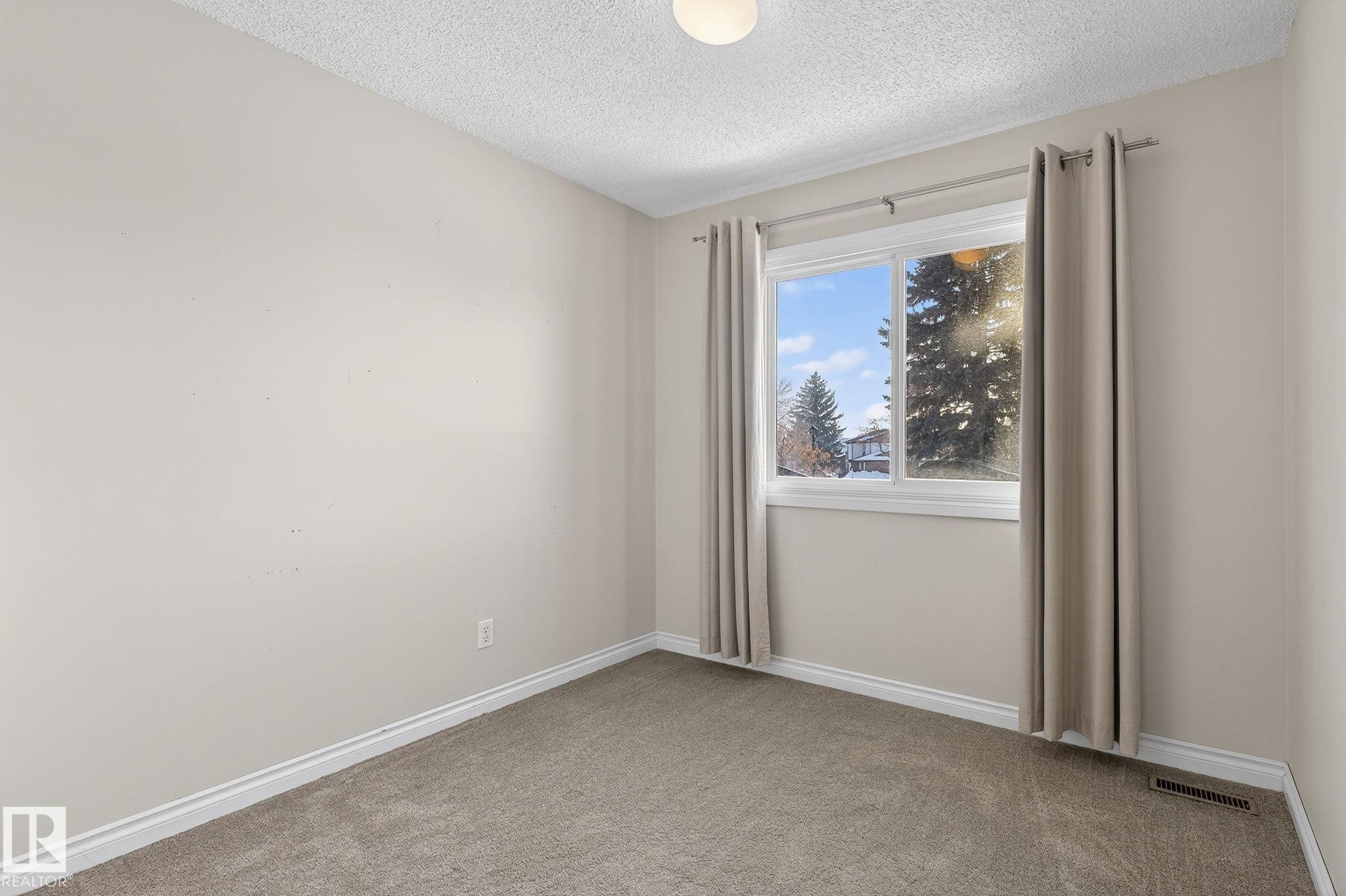 134 16725 106 Street, Edmonton, AB - Indoor Photo Showing Other Room