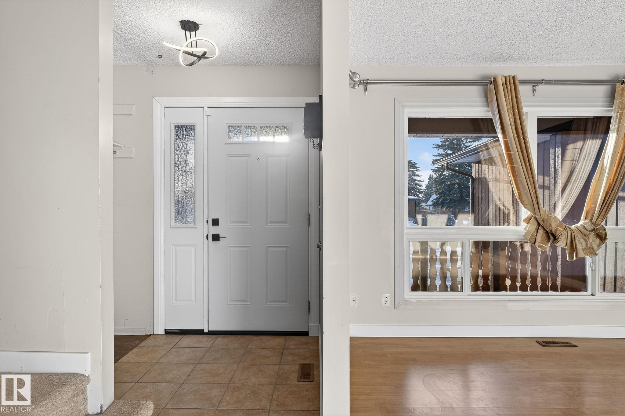 134 16725 106 Street, Edmonton, AB - Indoor Photo Showing Other Room