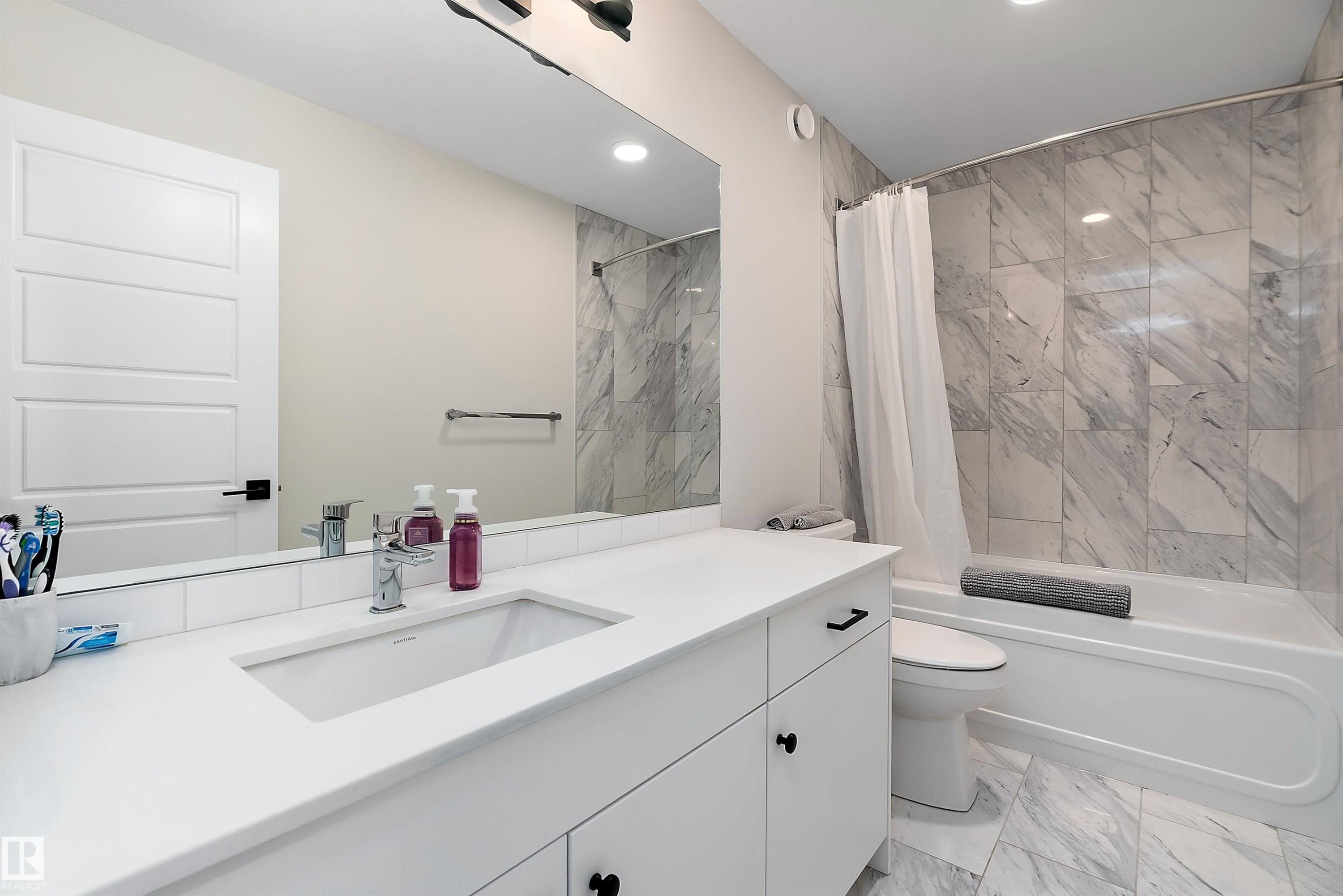 17 Emerald Way, Spruce Grove, AB - Indoor Photo Showing Bathroom