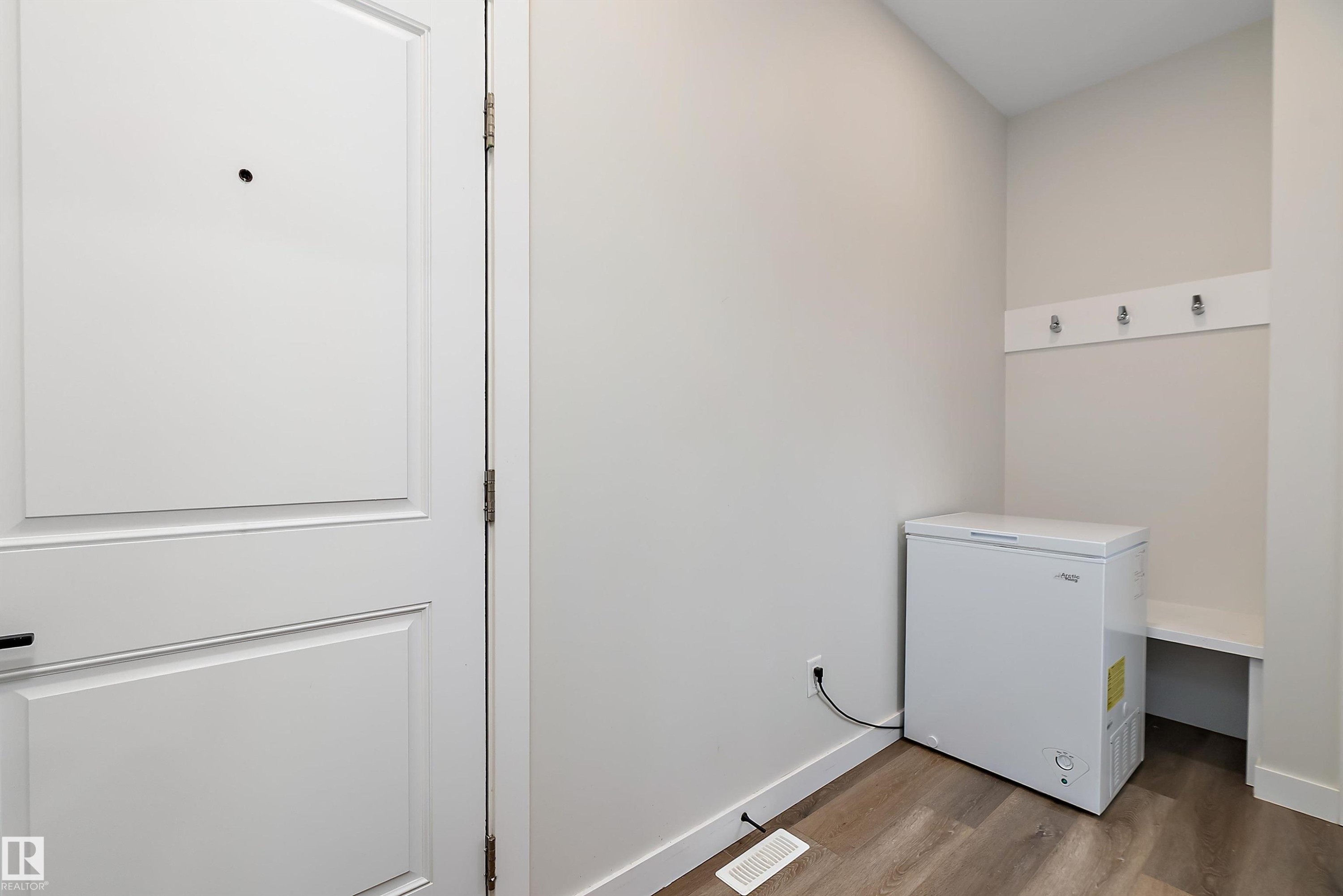 17 Emerald Way, Spruce Grove, AB - Indoor Photo Showing Other Room