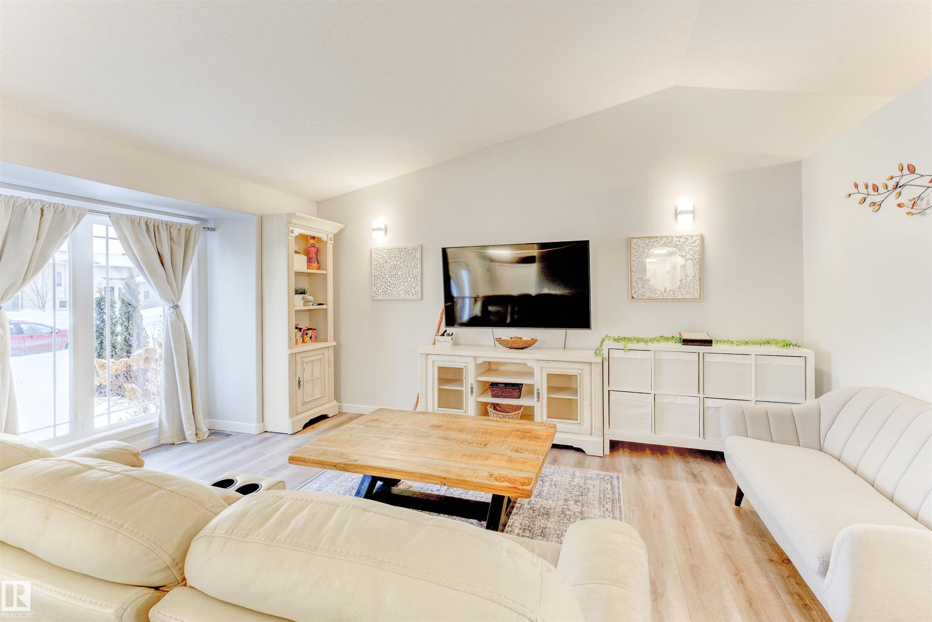 4704 64 Avenue, Cold Lake, AB - Indoor Photo Showing Living Room