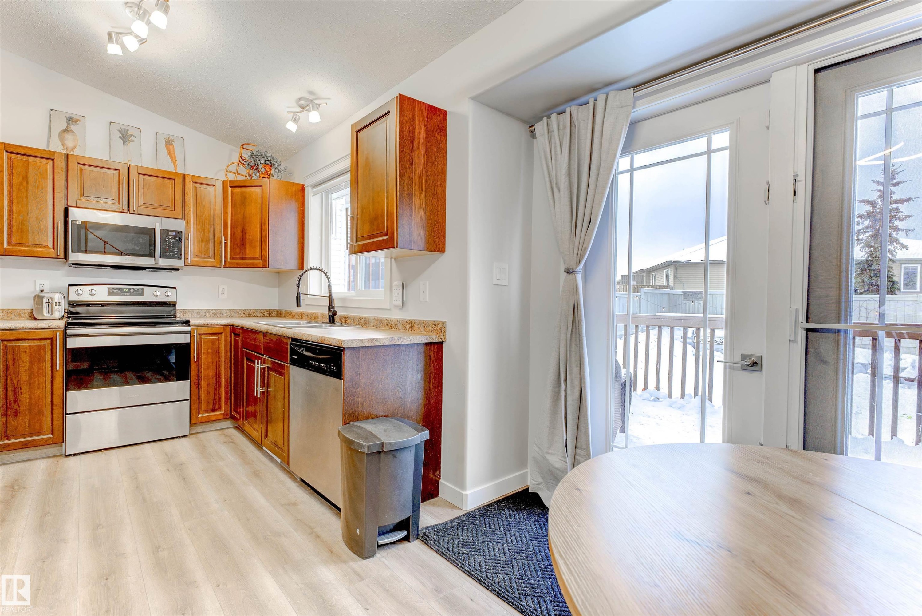 4704 64 Avenue, Cold Lake, AB - Indoor Photo Showing Kitchen