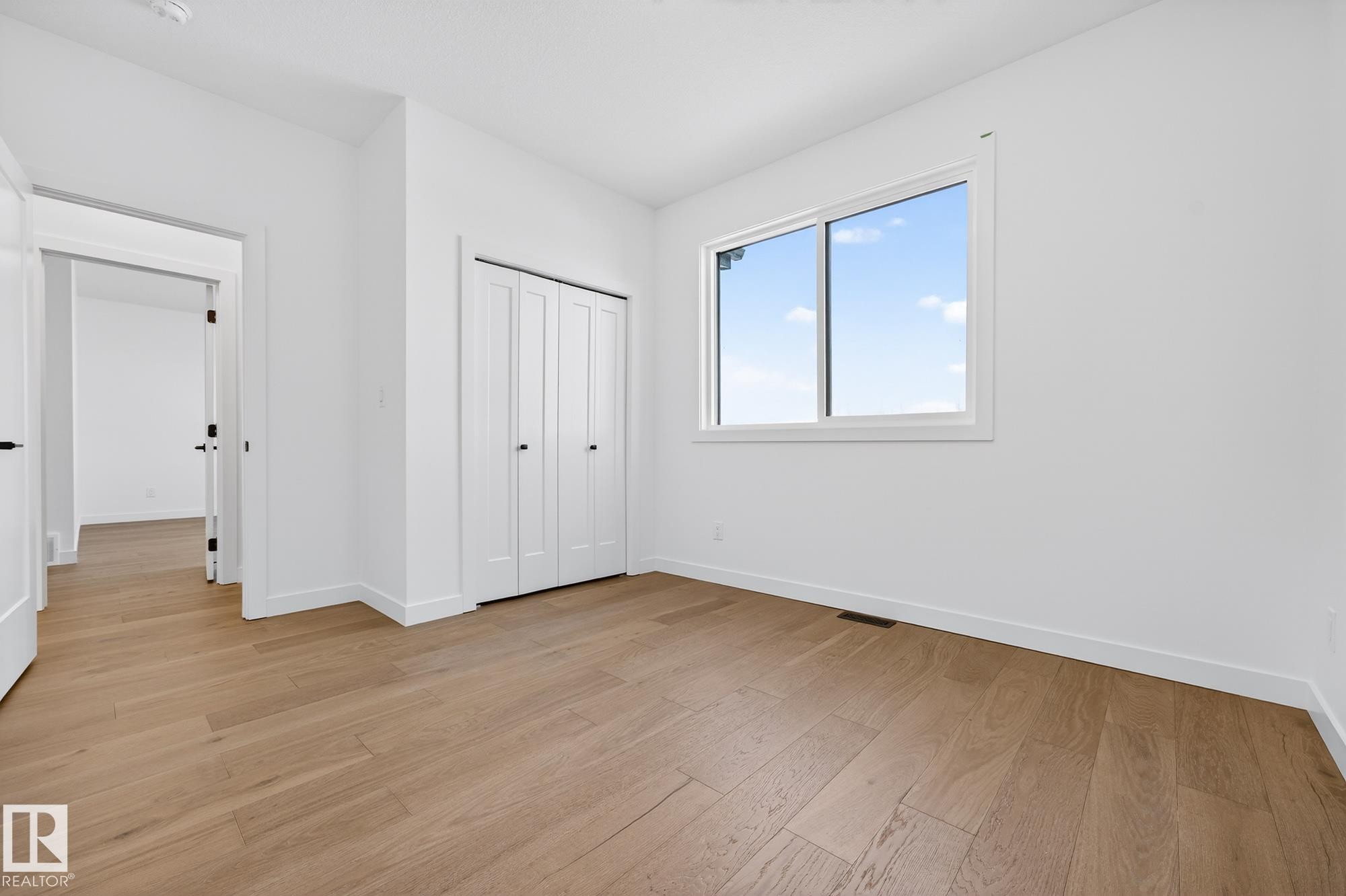 Unfurnished bedroom featuring light wood-style flooring and a closet - 132 Heron Point Close, Rural Wetaskiwin County, AB - Indoor Photo Showing Other Room