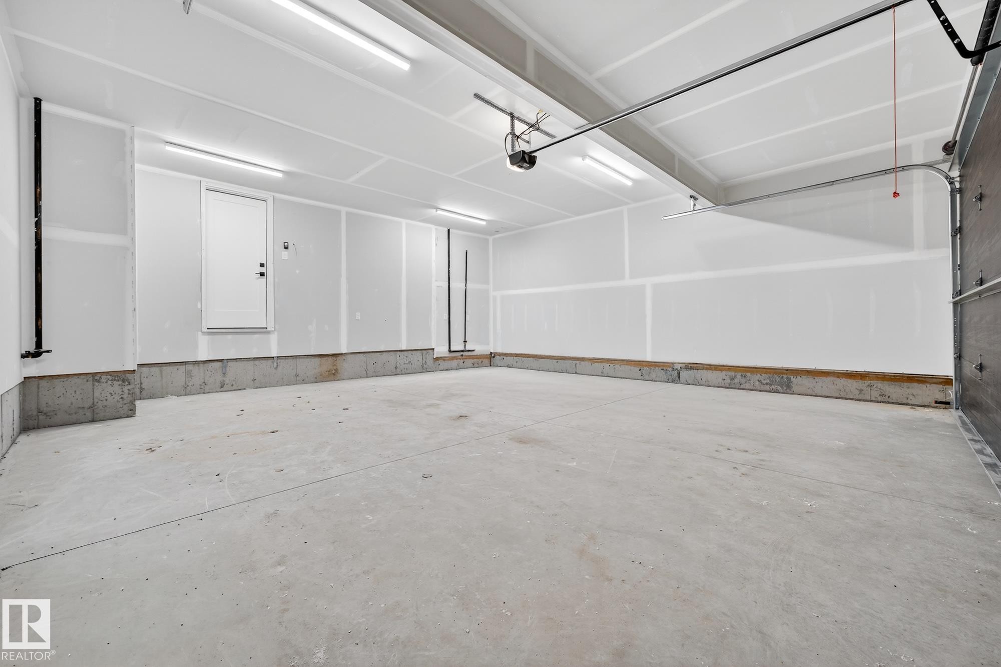 View of garage - 132 Heron Point Close, Rural Wetaskiwin County, AB - Indoor Photo Showing Garage