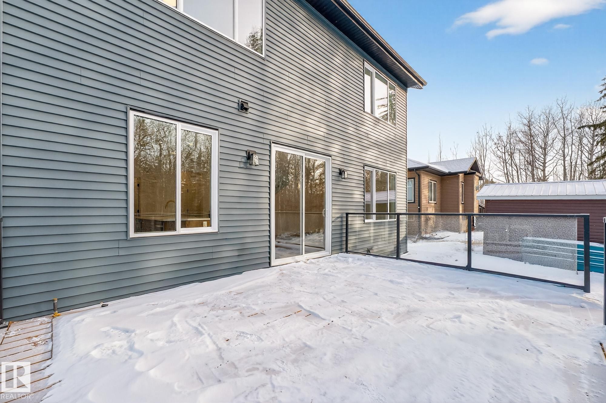 View of patio featuring an outdoor structure - 132 Heron Point Close, Rural Wetaskiwin County, AB - Outdoor