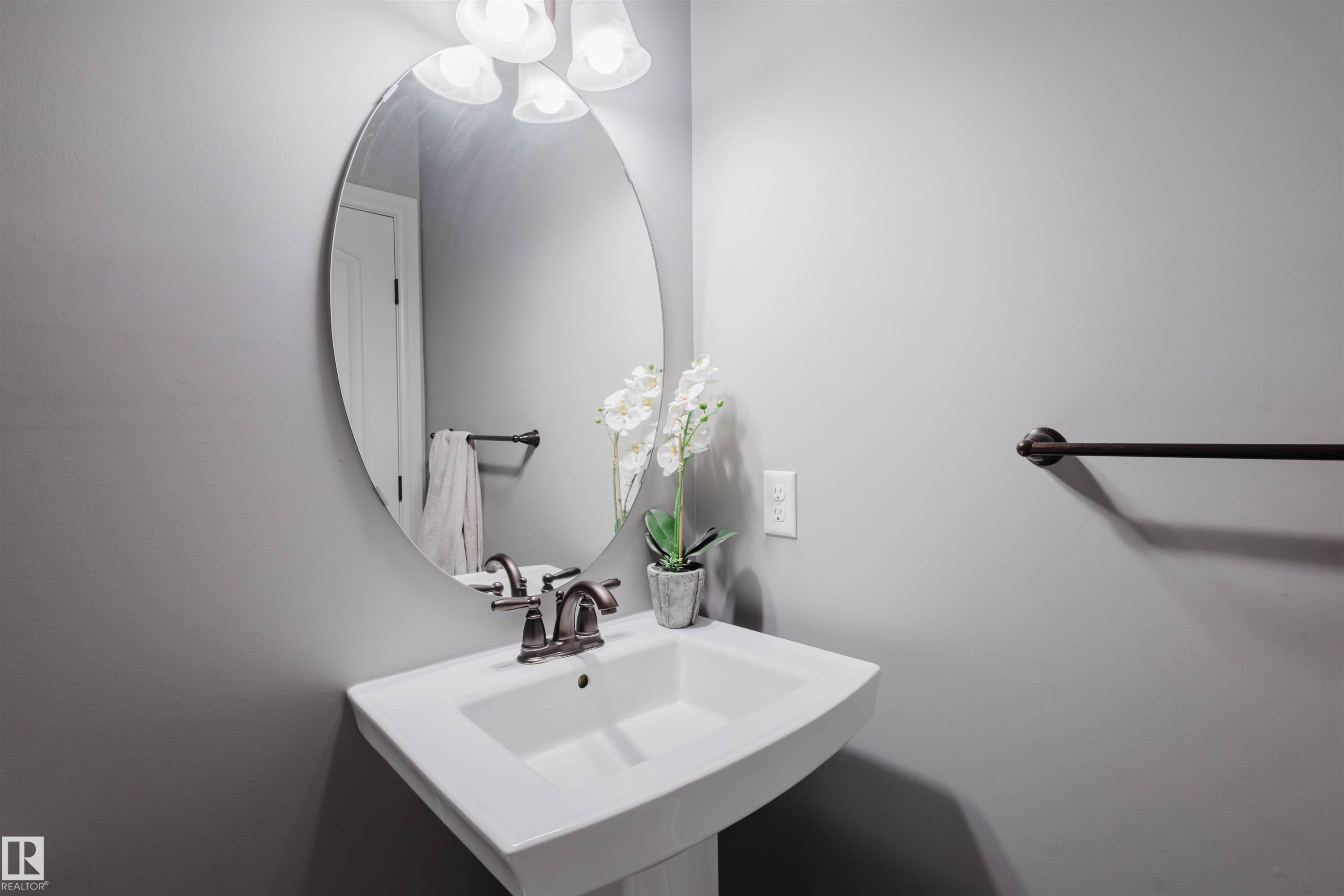 3921 167A Avenue, Edmonton, AB - Indoor Photo Showing Bathroom