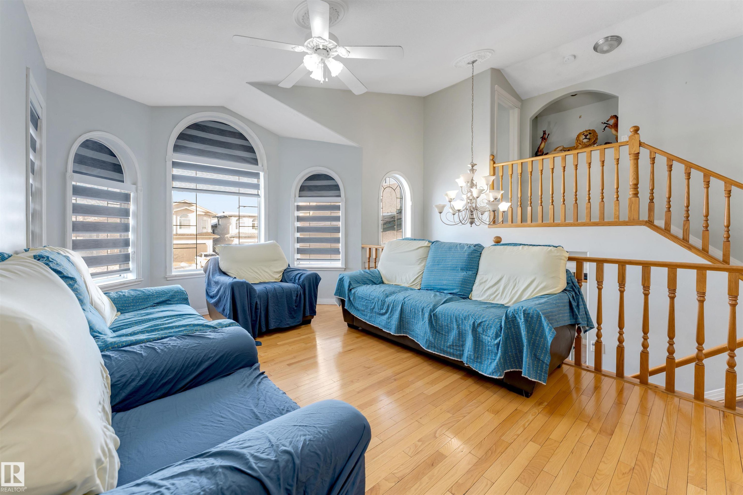 3139 34B Avenue, Edmonton, AB - Indoor Photo Showing Living Room