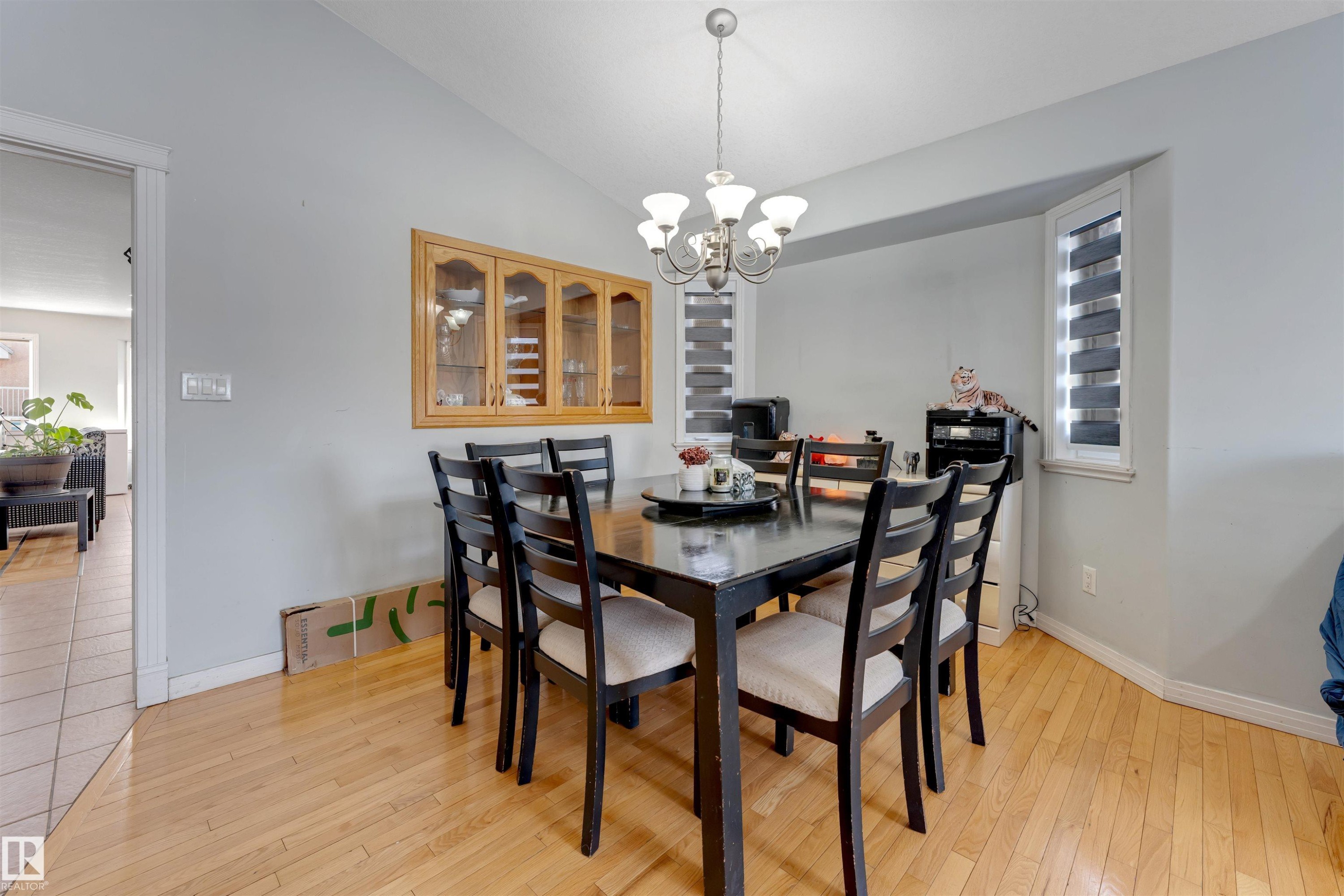 3139 34B Avenue, Edmonton, AB - Indoor Photo Showing Dining Room