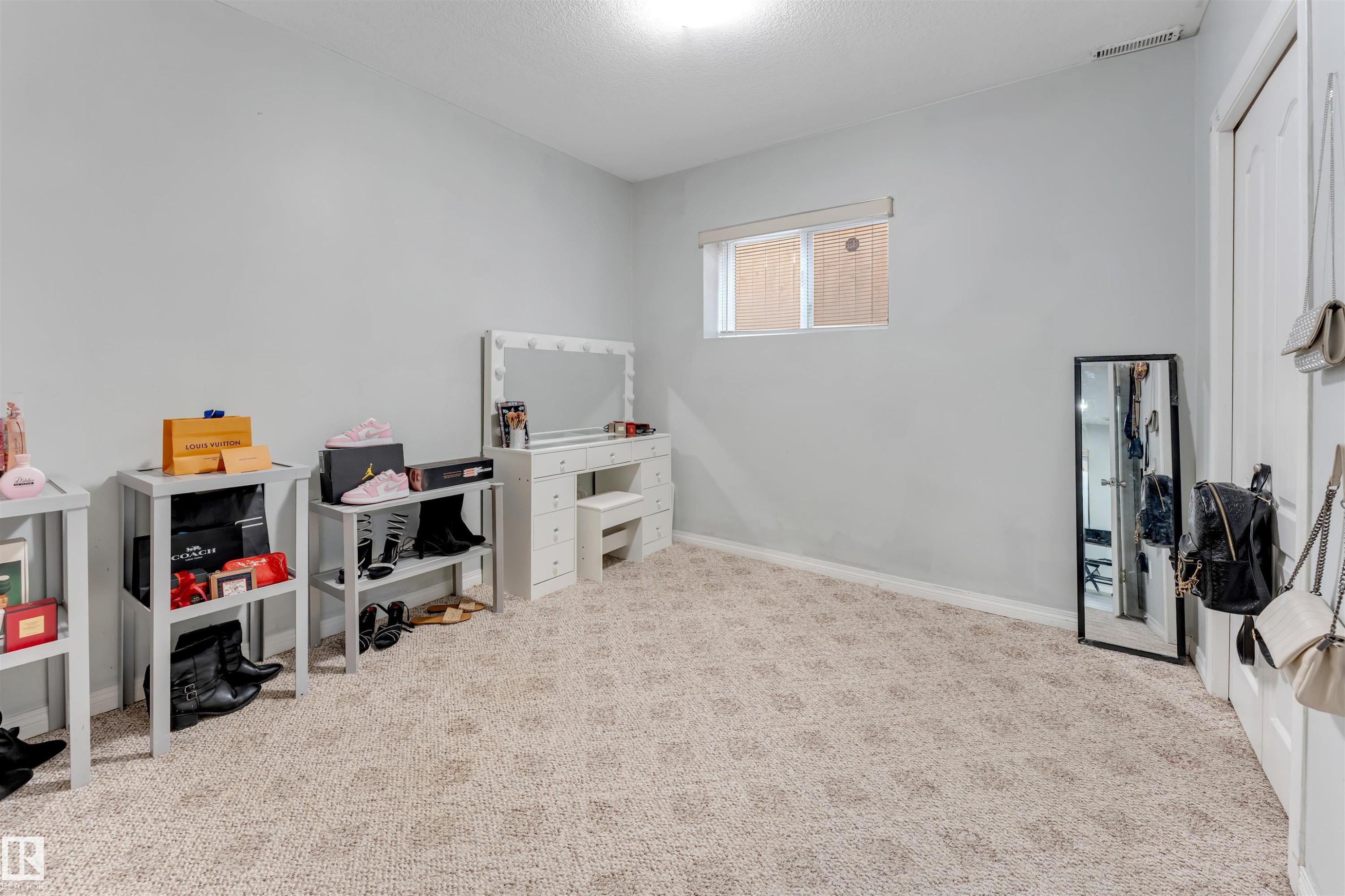 3139 34B Avenue, Edmonton, AB - Indoor