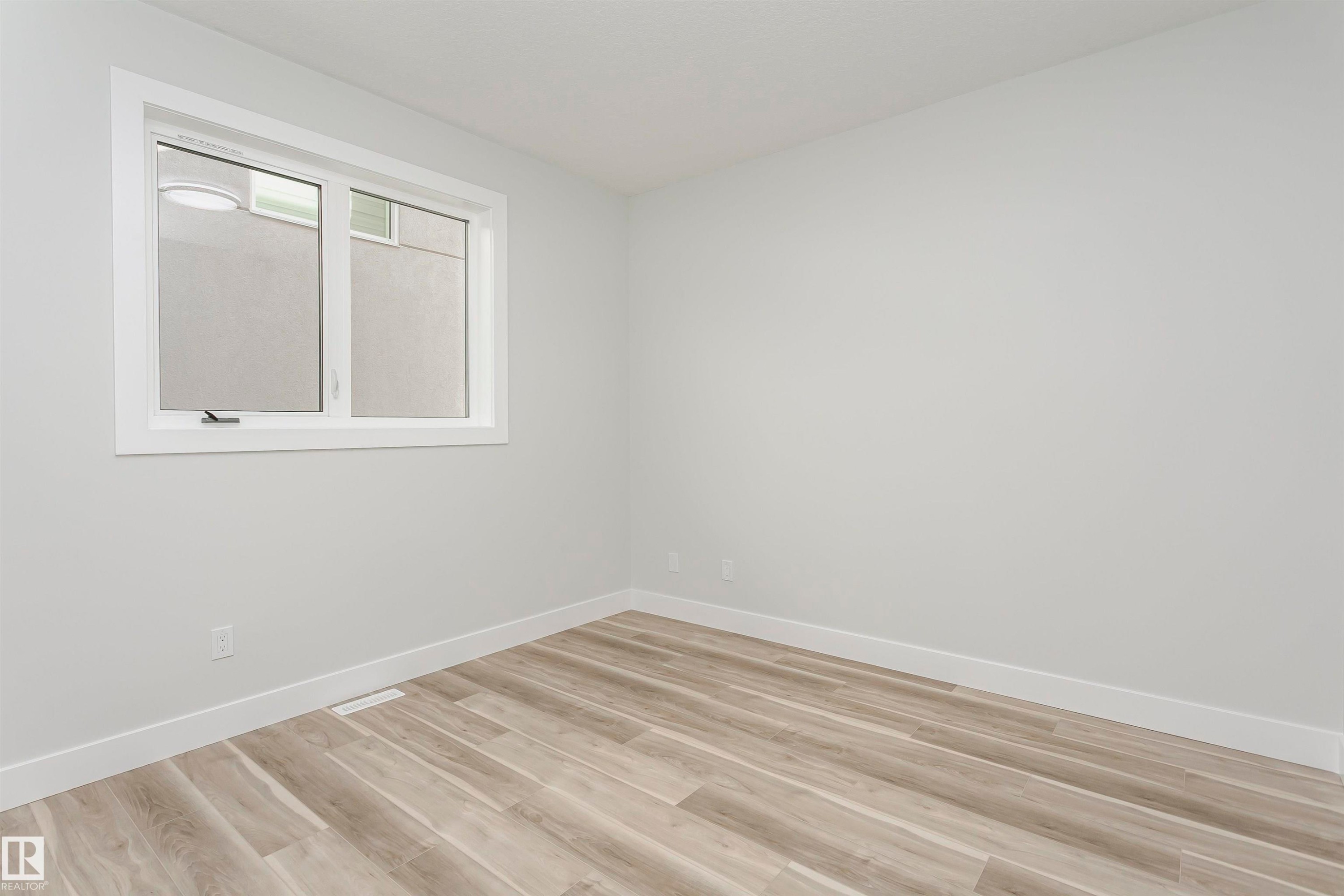1723 19 Street, Edmonton, AB - Indoor Photo Showing Other Room