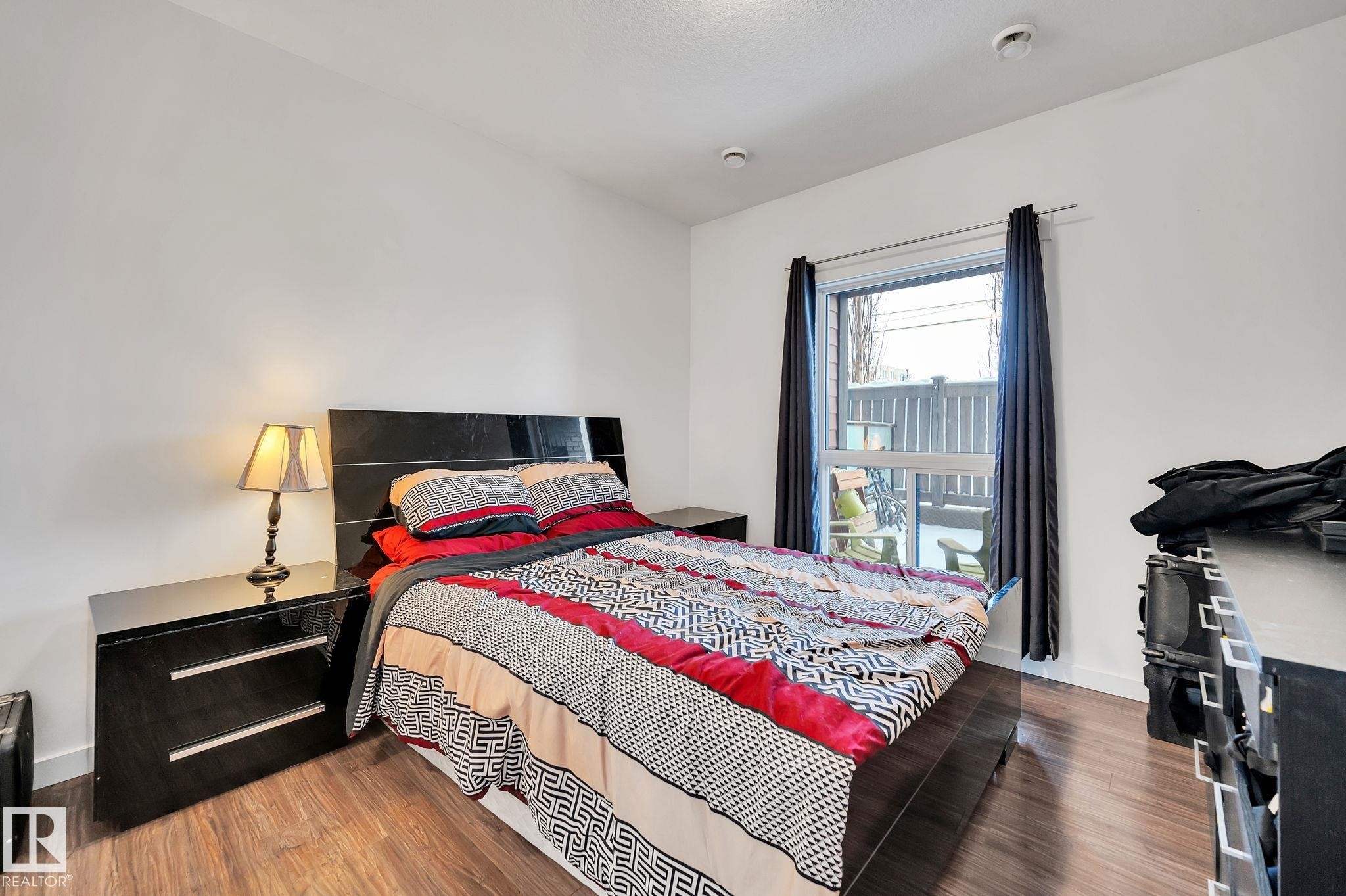 109 10518 113 Street, Edmonton, AB - Indoor Photo Showing Bedroom