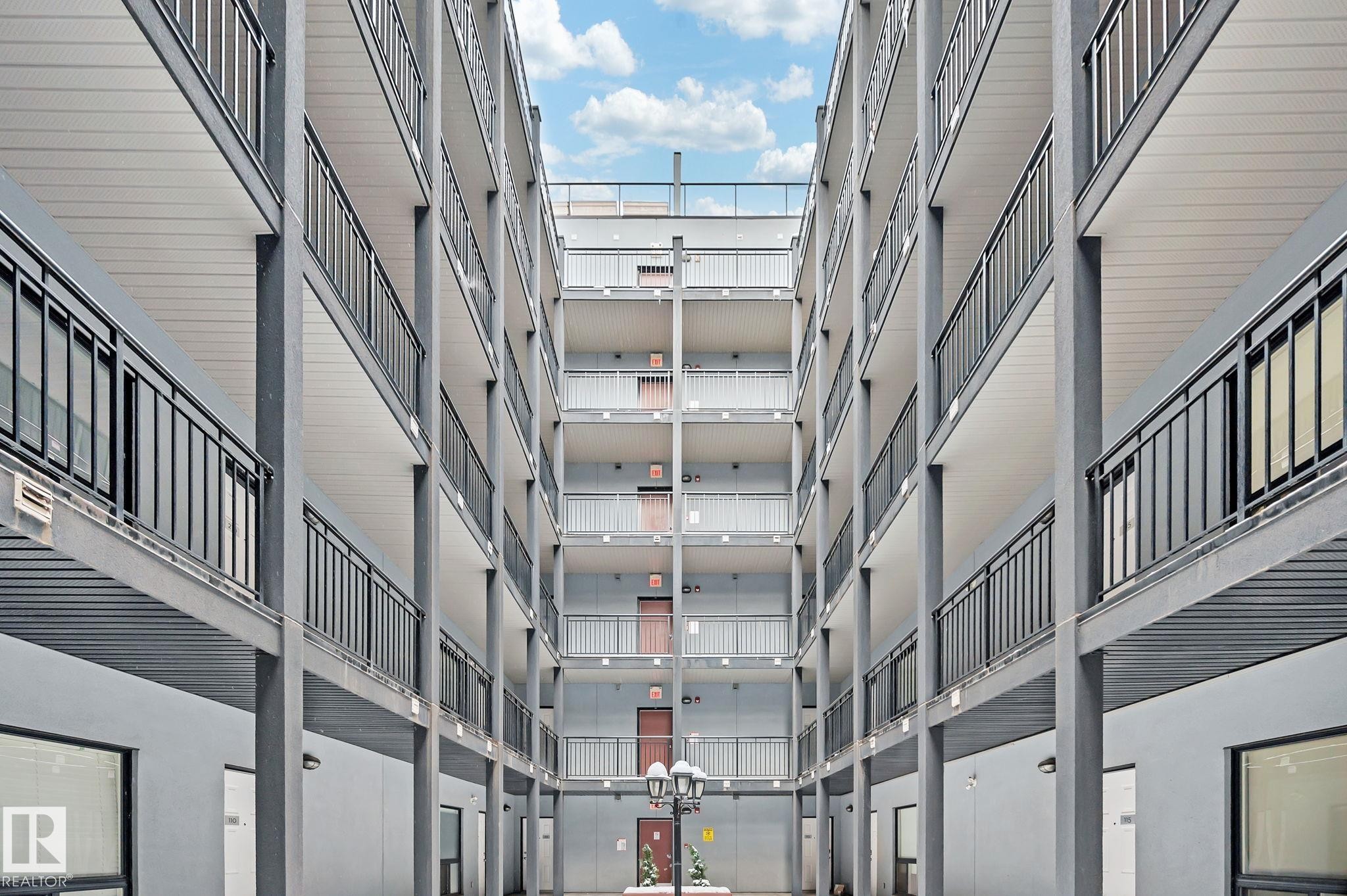 109 10518 113 Street, Edmonton, AB - Indoor Photo Showing Other Room