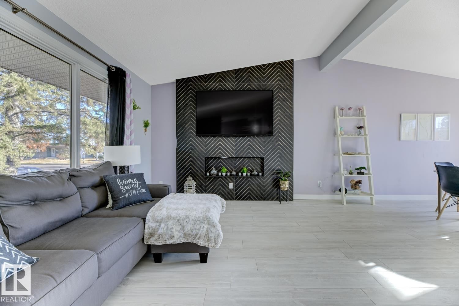 5707 89 Avenue, Edmonton, AB - Indoor Photo Showing Living Room With Fireplace
