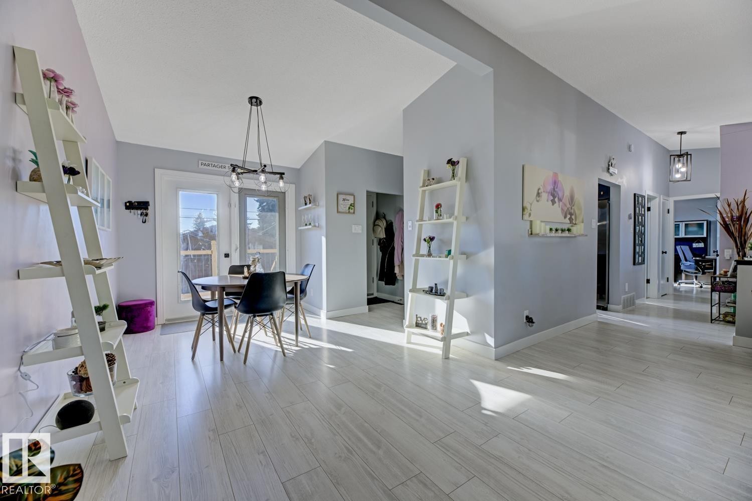 5707 89 Avenue, Edmonton, AB - Indoor