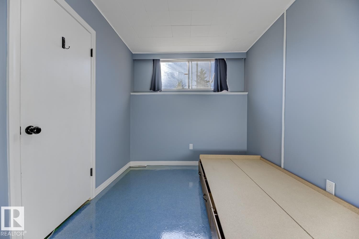 5707 89 Avenue, Edmonton, AB - Indoor Photo Showing Other Room