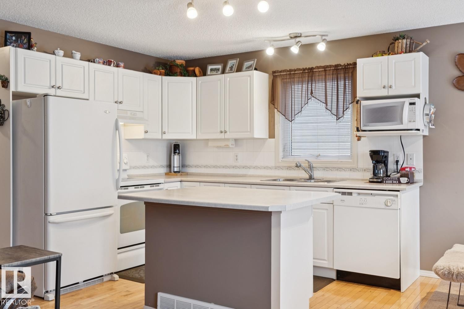 5 4020 21 Street, Edmonton, AB - Indoor Photo Showing Kitchen