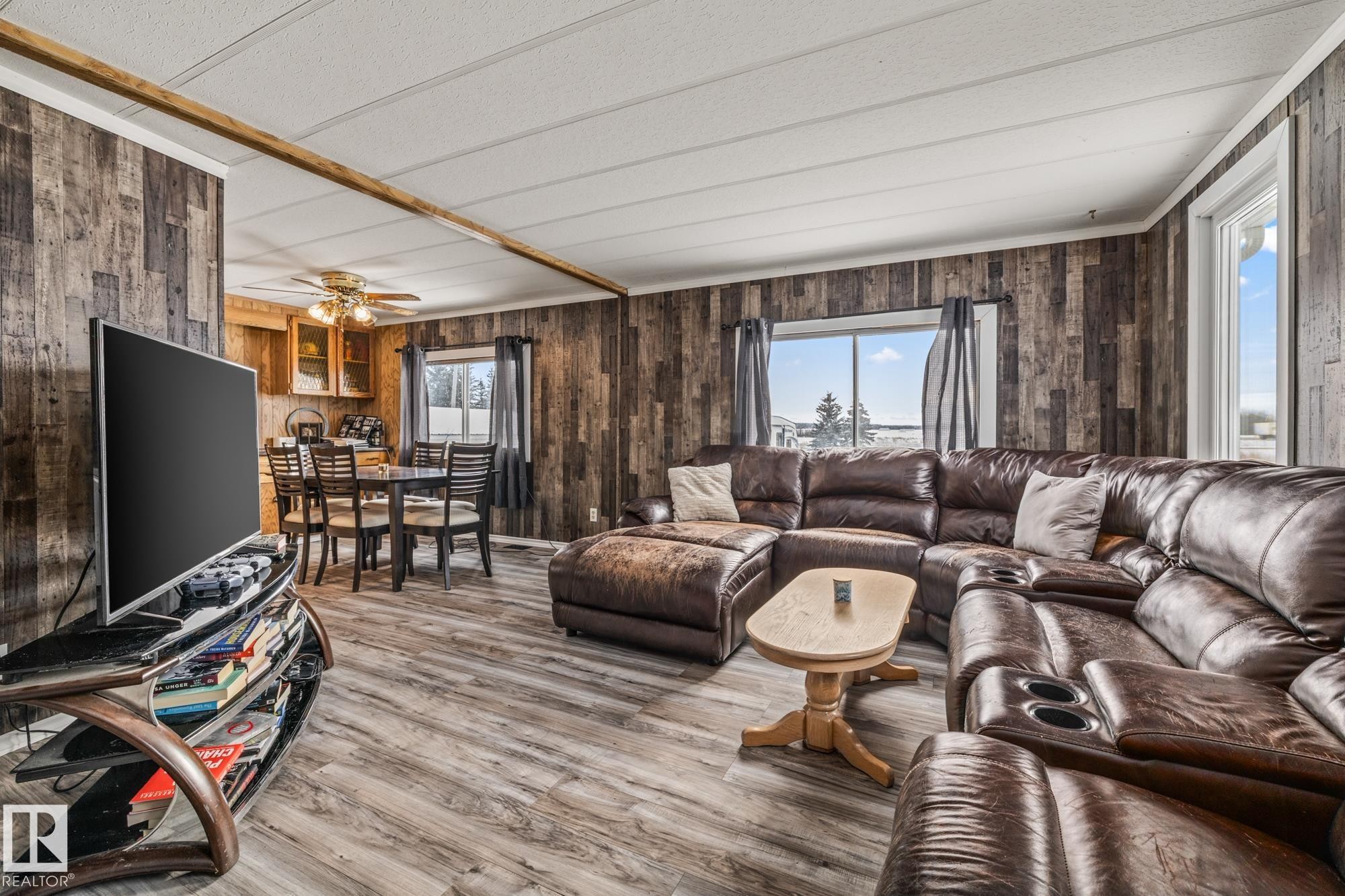 26332 Twp Road 594, Rural Westlock County, AB - Indoor Photo Showing Living Room