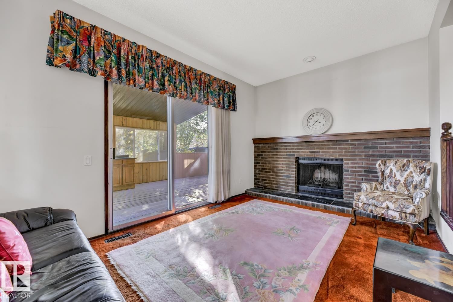 11105 20 Avenue, Edmonton, AB - Indoor Photo Showing Living Room With Fireplace