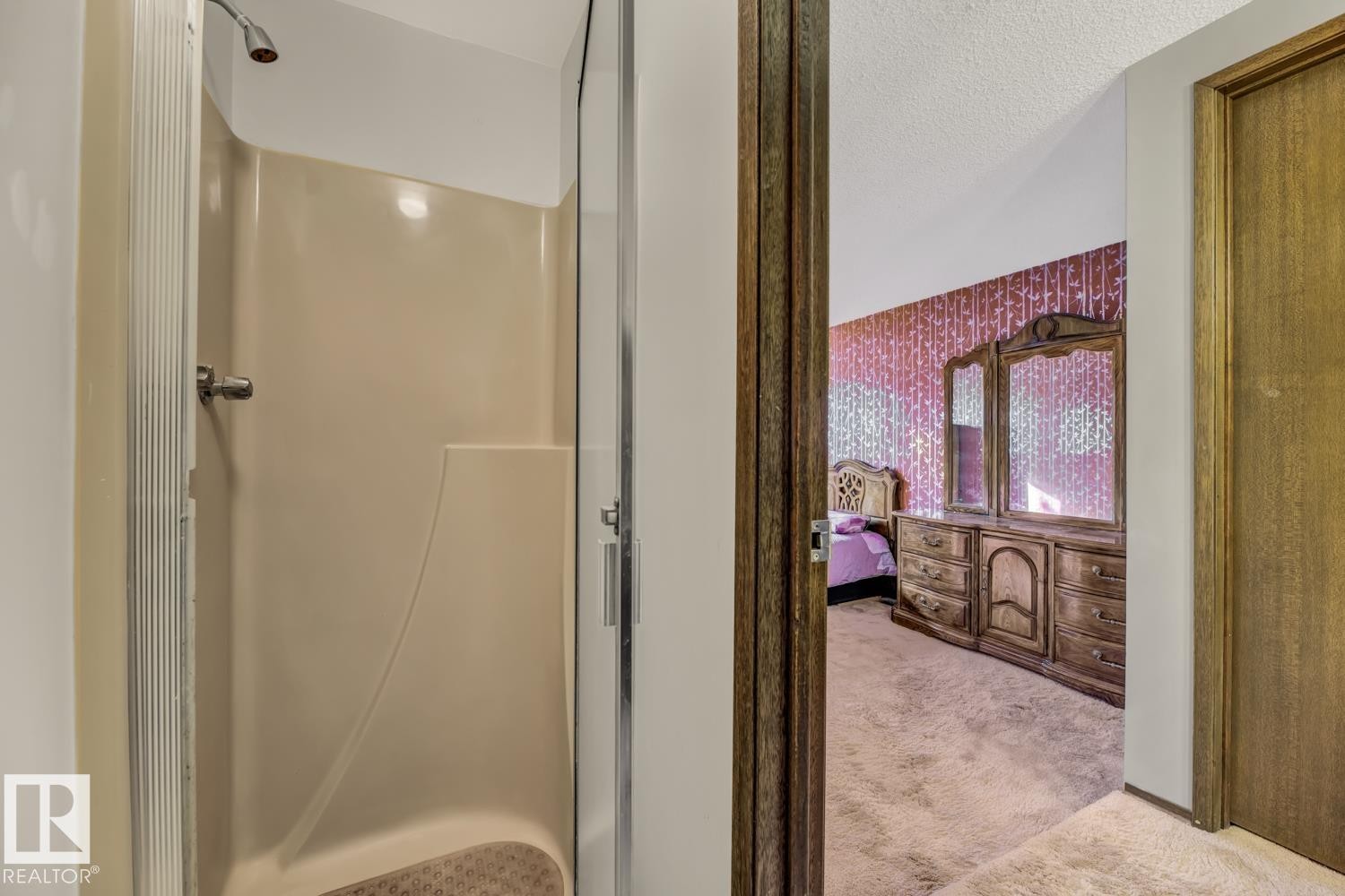 11105 20 Avenue, Edmonton, AB - Indoor Photo Showing Bathroom