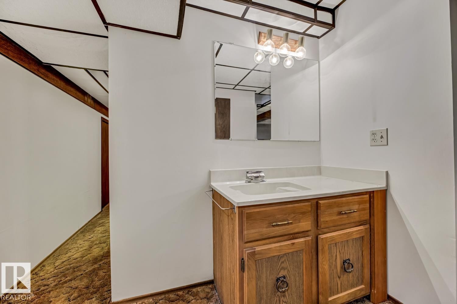 11105 20 Avenue, Edmonton, AB - Indoor