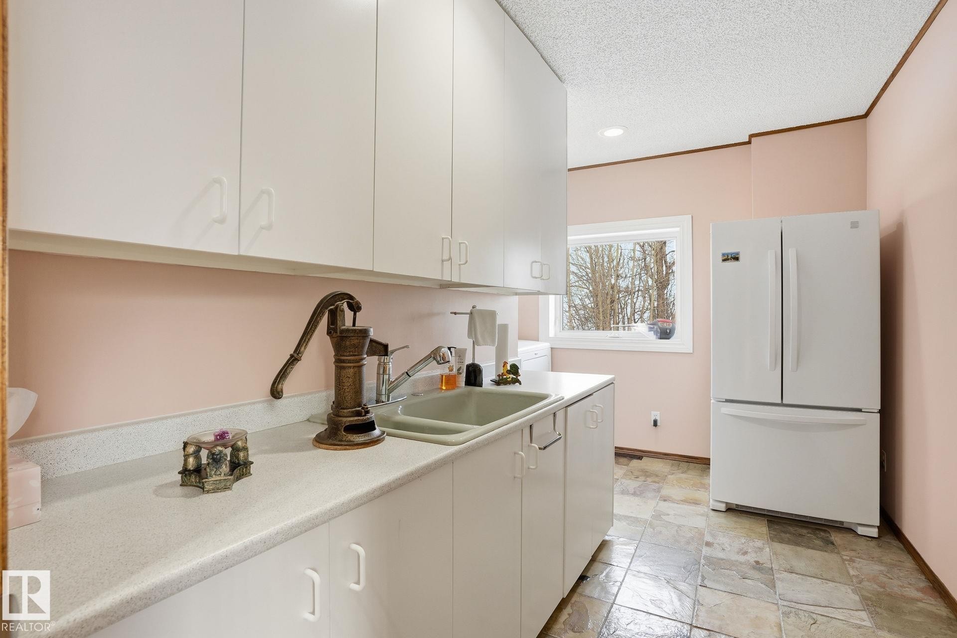 73078 Southshore Drive, Widewater, AB - Indoor Photo Showing Kitchen With Double Sink