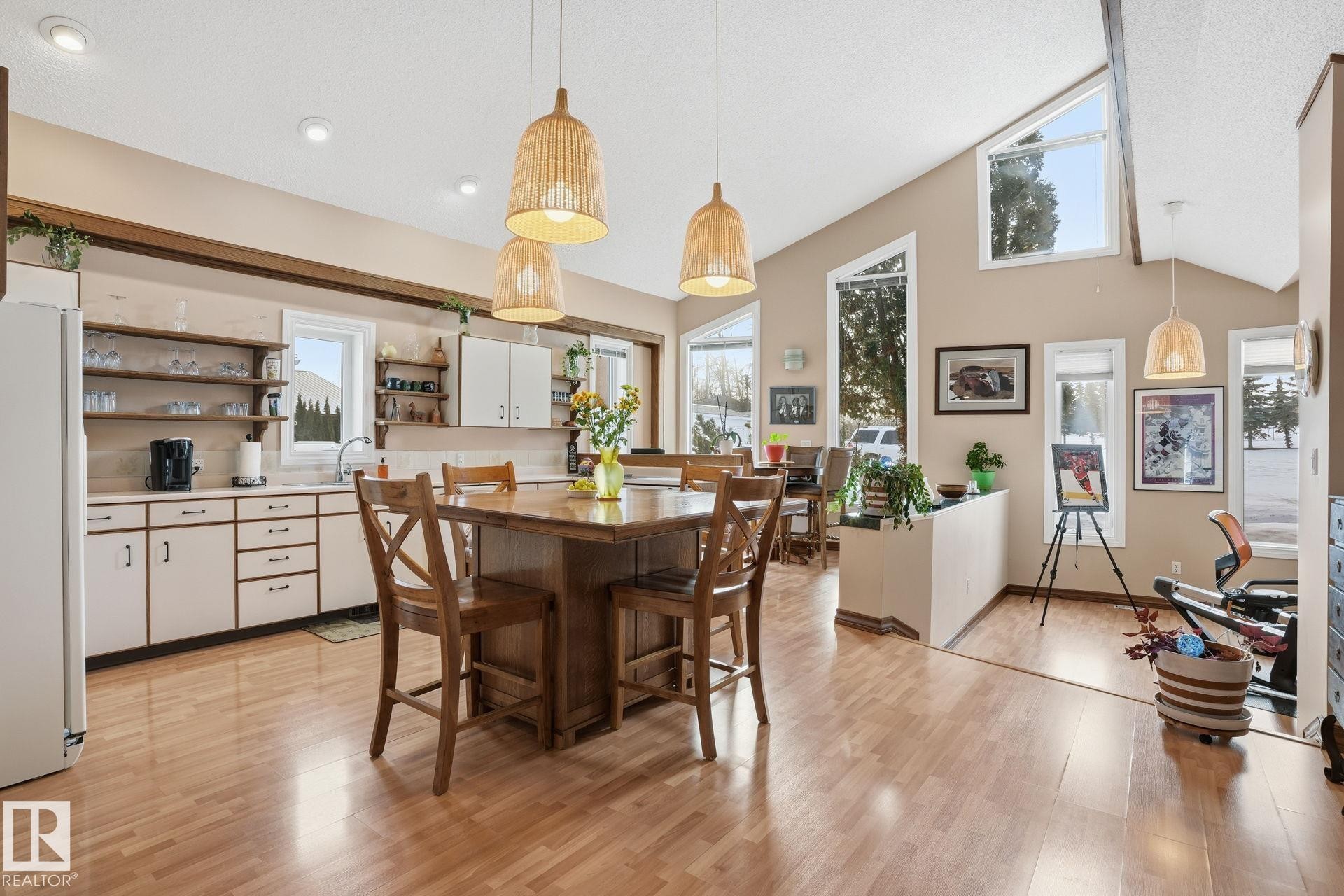 73078 Southshore Drive, Widewater, AB - Indoor Photo Showing Dining Room