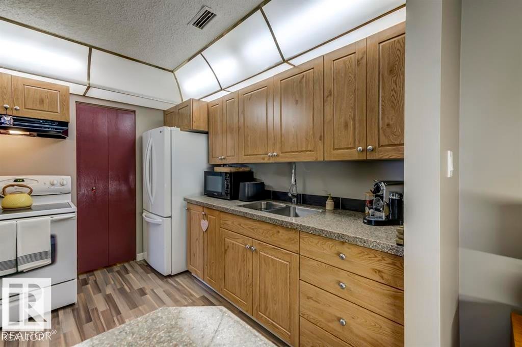 2346 151 Avenue, Edmonton, AB - Indoor Photo Showing Kitchen With Double Sink