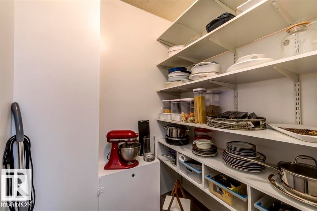 2346 151 Avenue, Edmonton, AB - Indoor With Storage