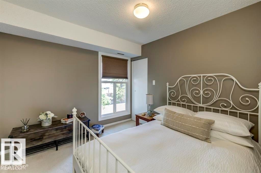 2346 151 Avenue, Edmonton, AB - Indoor Photo Showing Bedroom