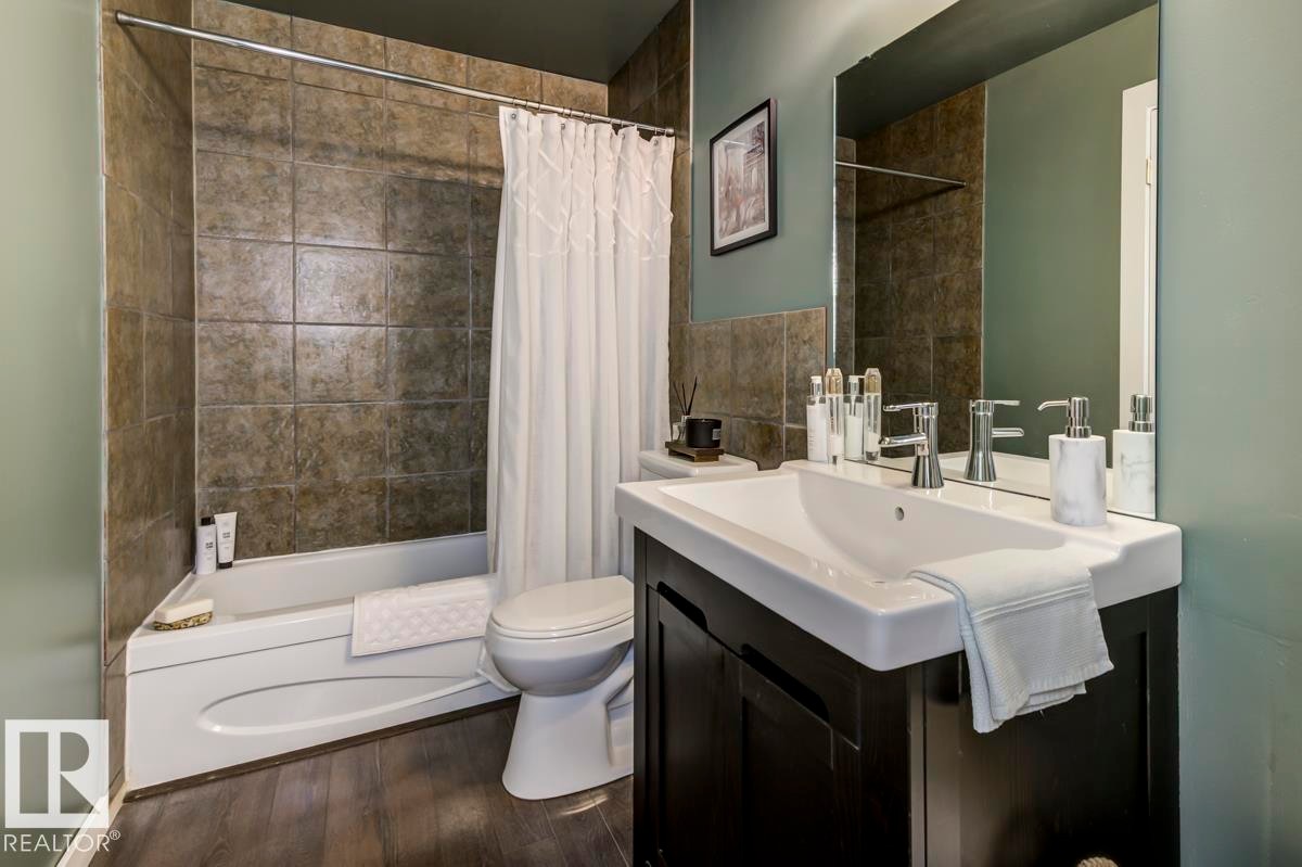 2346 151 Avenue, Edmonton, AB - Indoor Photo Showing Bathroom
