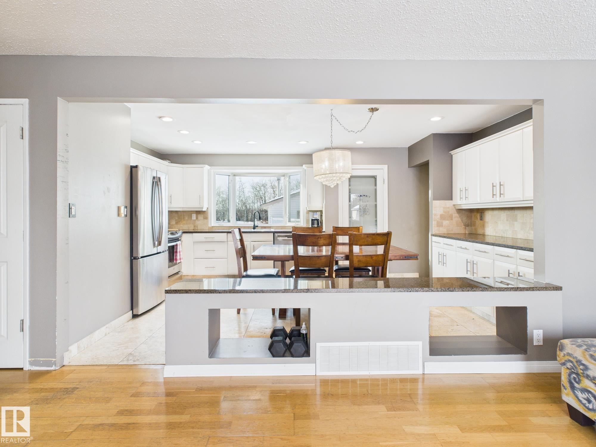 352 Huffman Crescent, Edmonton, AB - Indoor