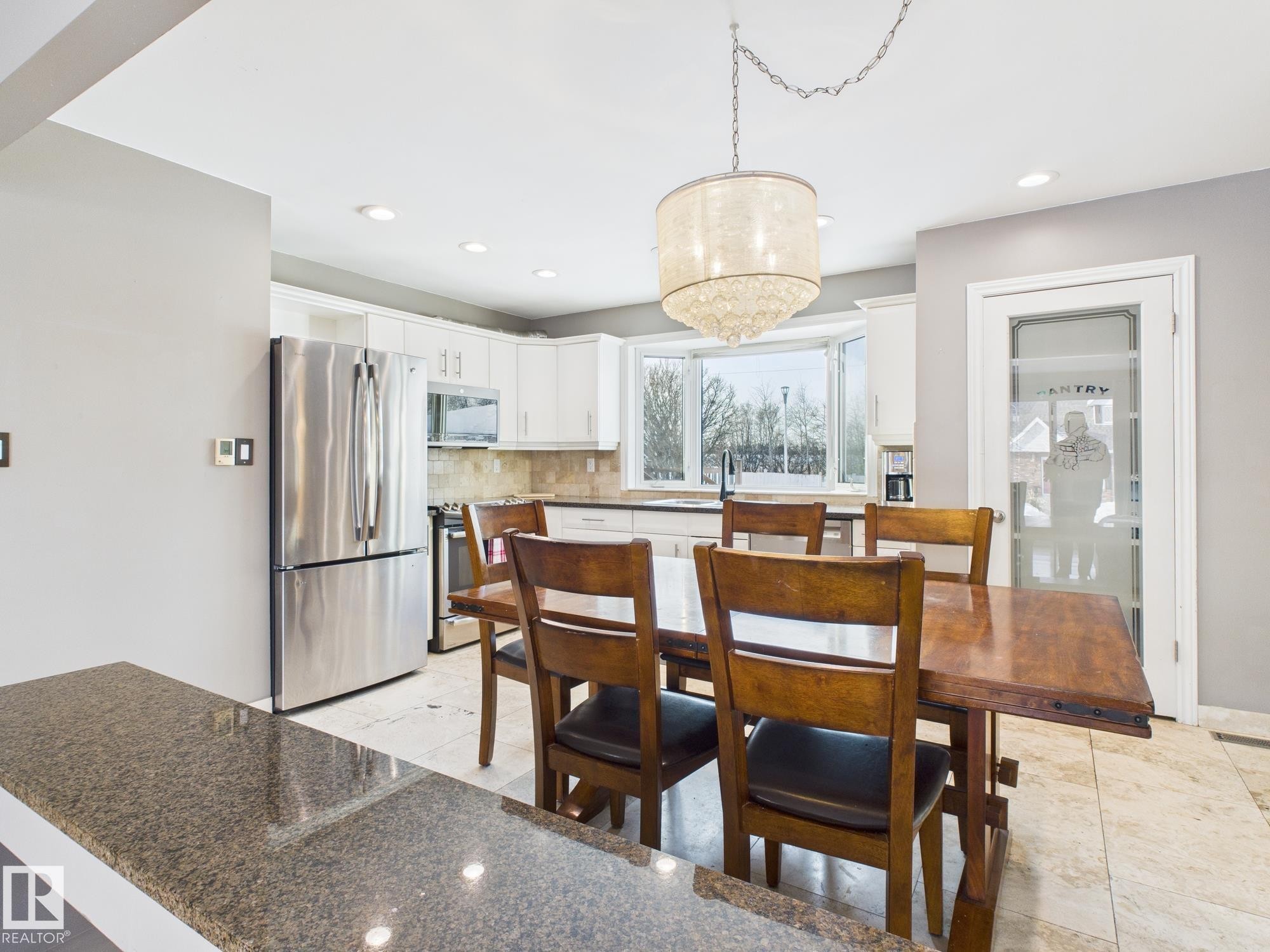 352 Huffman Crescent, Edmonton, AB - Indoor Photo Showing Dining Room