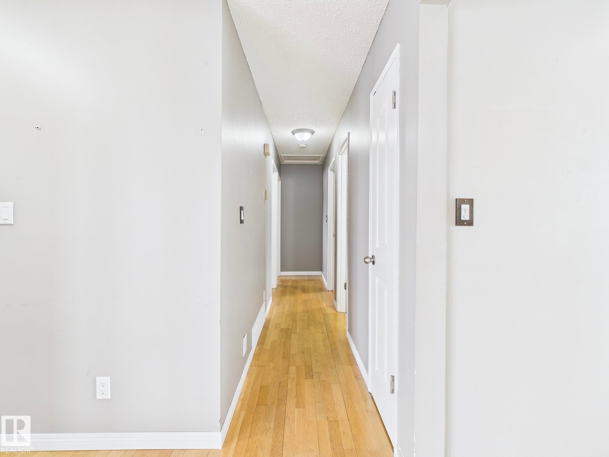 352 Huffman Crescent, Edmonton, AB - Indoor Photo Showing Other Room