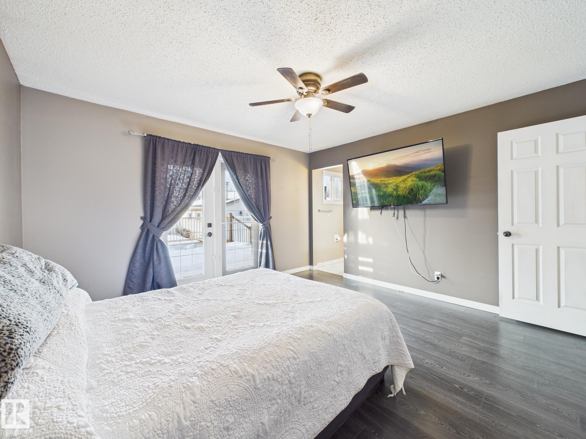 352 Huffman Crescent, Edmonton, AB - Indoor Photo Showing Bedroom