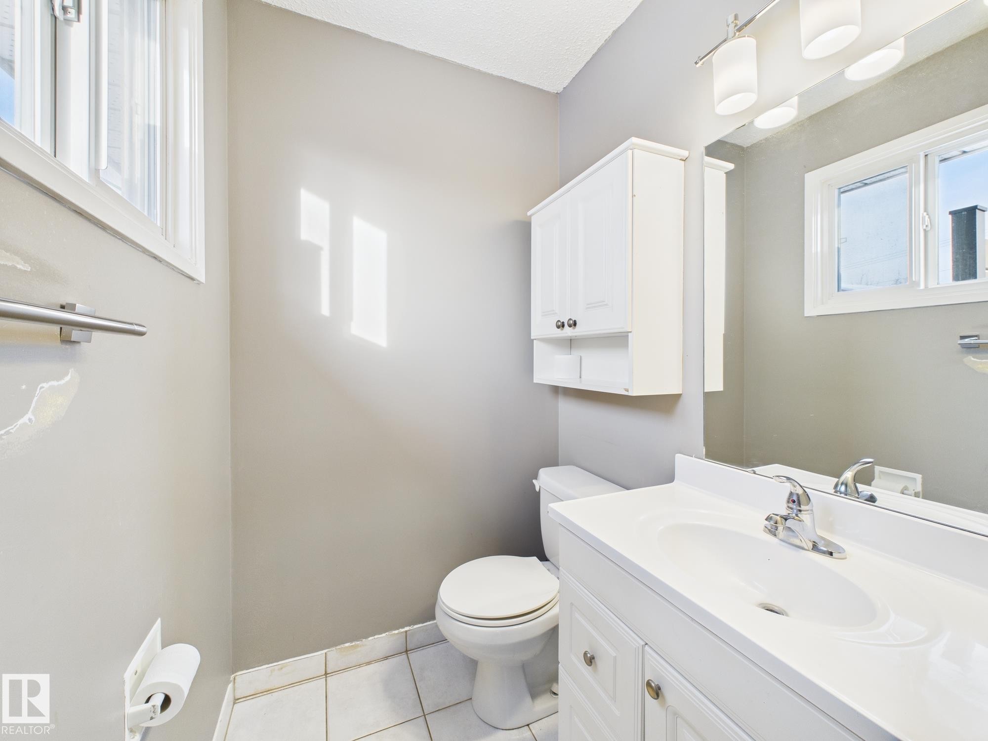 352 Huffman Crescent, Edmonton, AB - Indoor Photo Showing Bathroom