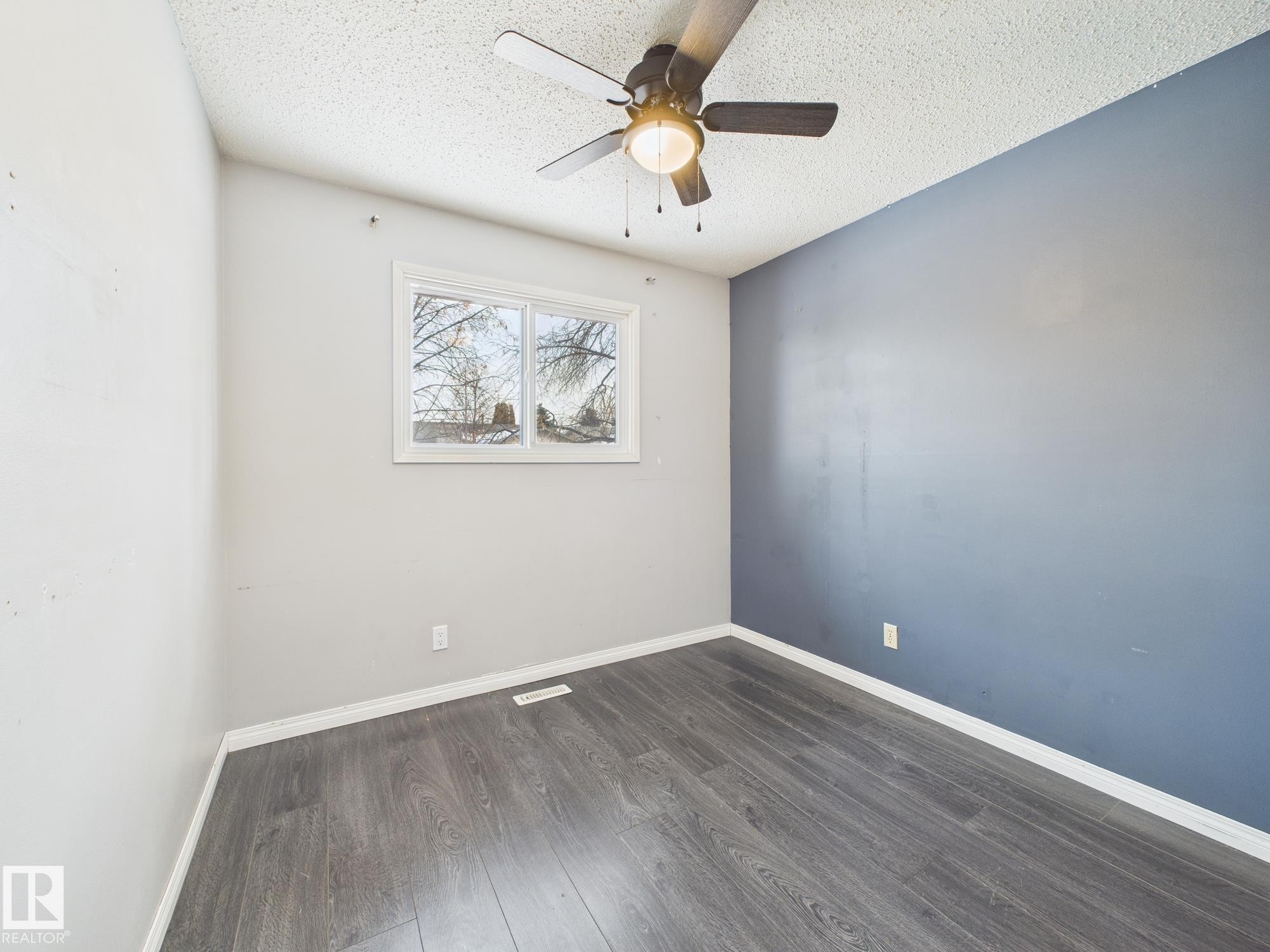 352 Huffman Crescent, Edmonton, AB - Indoor Photo Showing Other Room