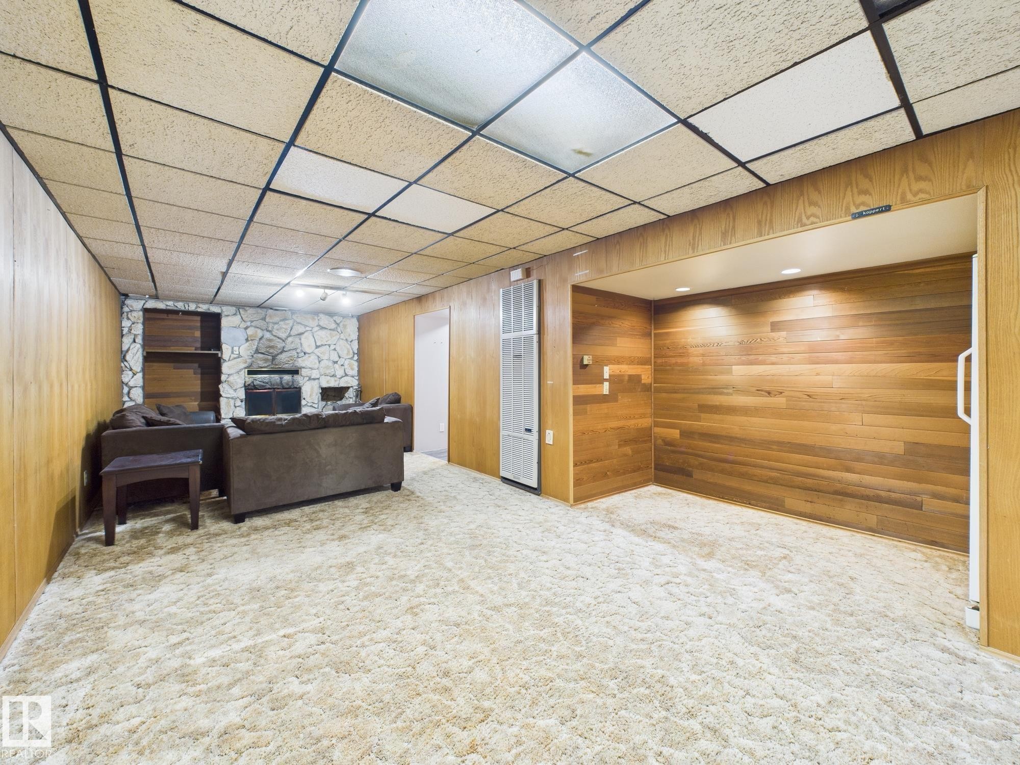 352 Huffman Crescent, Edmonton, AB - Indoor Photo Showing Other Room