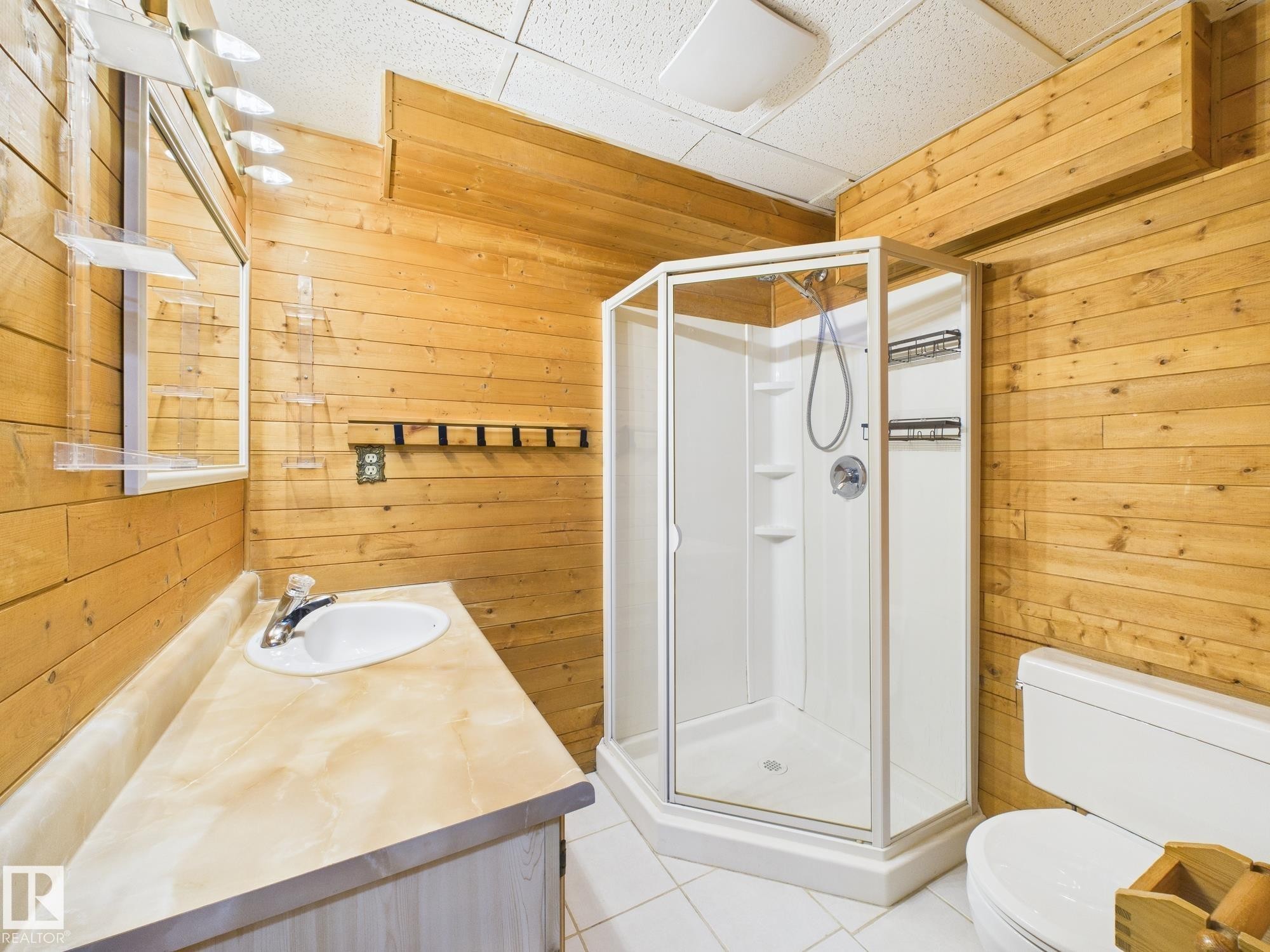 352 Huffman Crescent, Edmonton, AB - Indoor Photo Showing Bathroom
