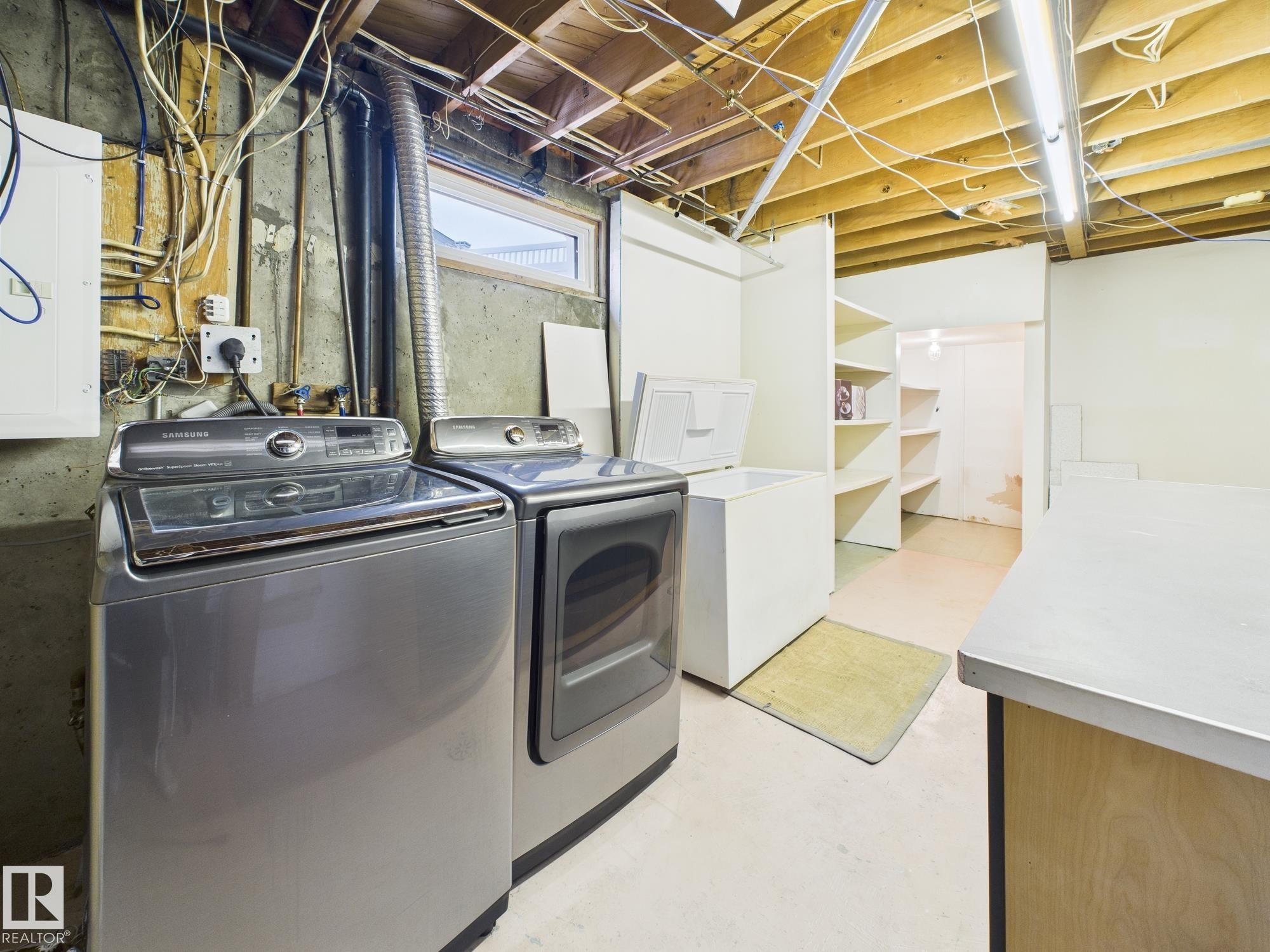 352 Huffman Crescent, Edmonton, AB - Indoor Photo Showing Laundry Room