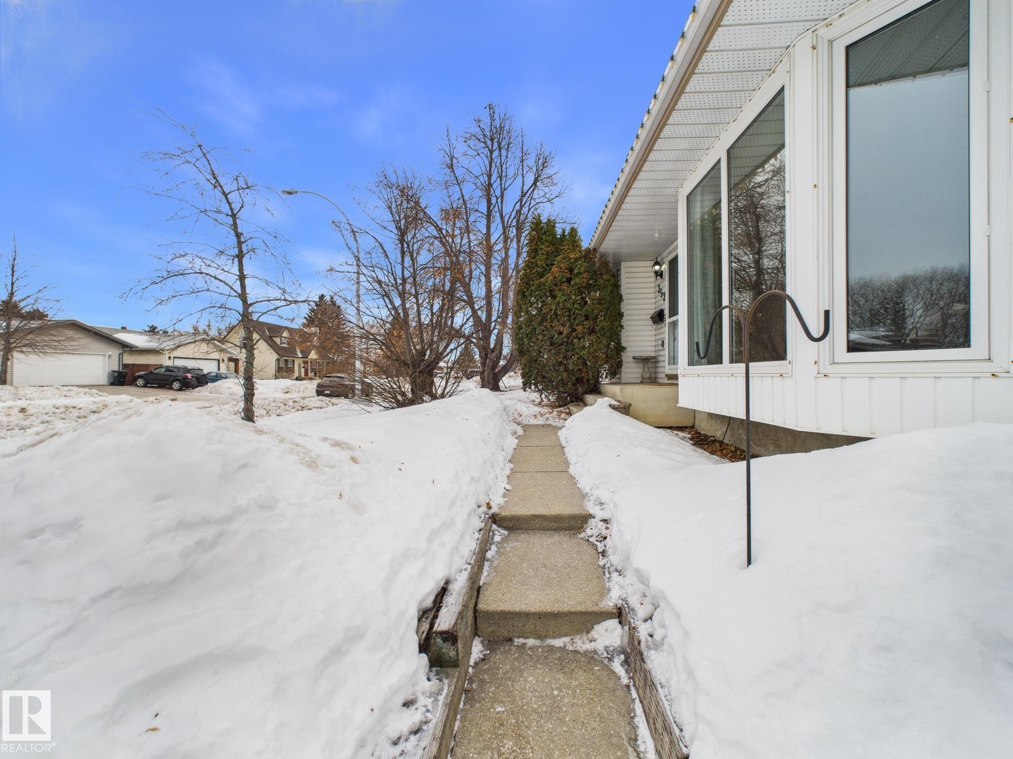 352 Huffman Crescent, Edmonton, AB - Outdoor