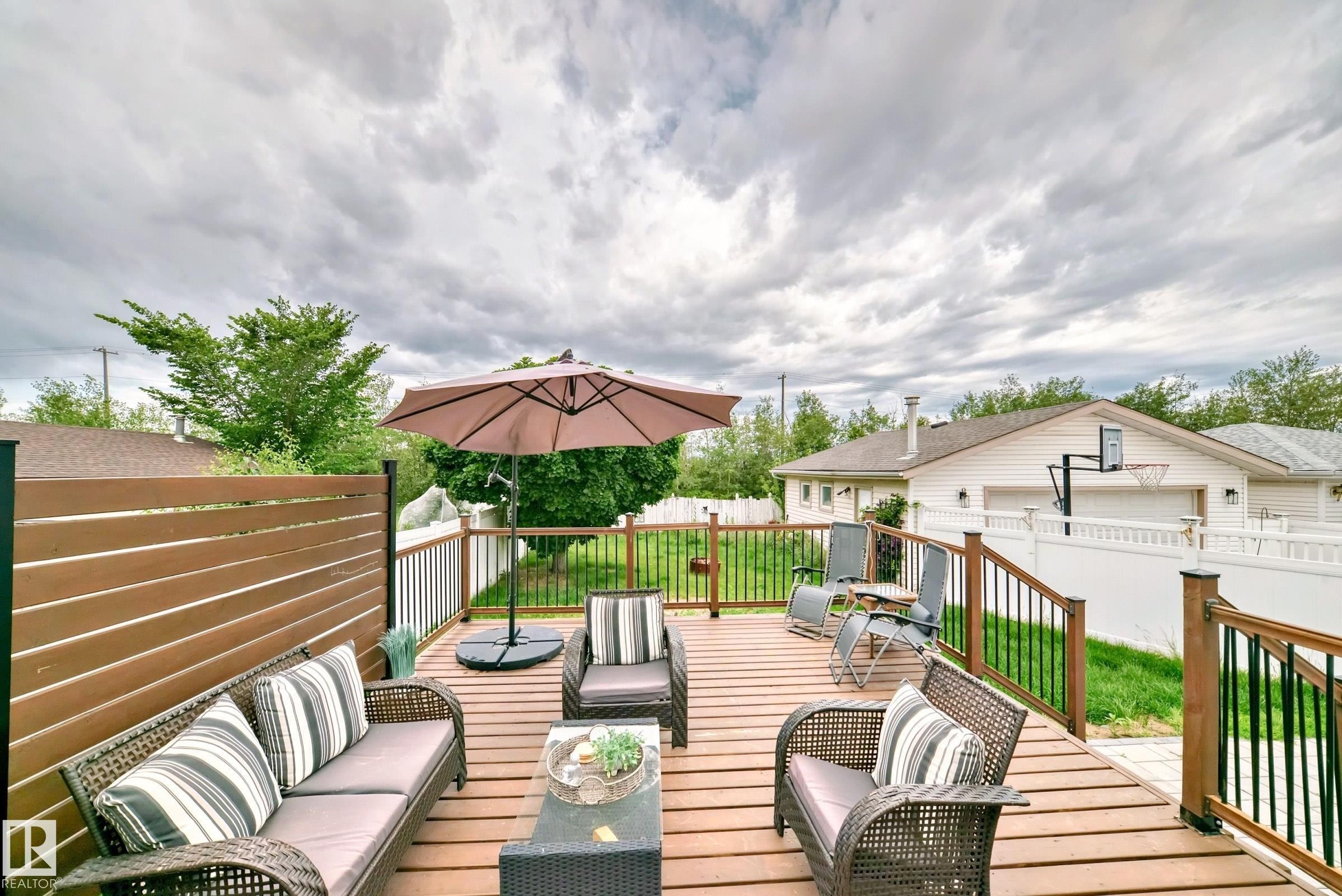 352 Huffman Crescent, Edmonton, AB - Outdoor With Deck Patio Veranda With Exterior