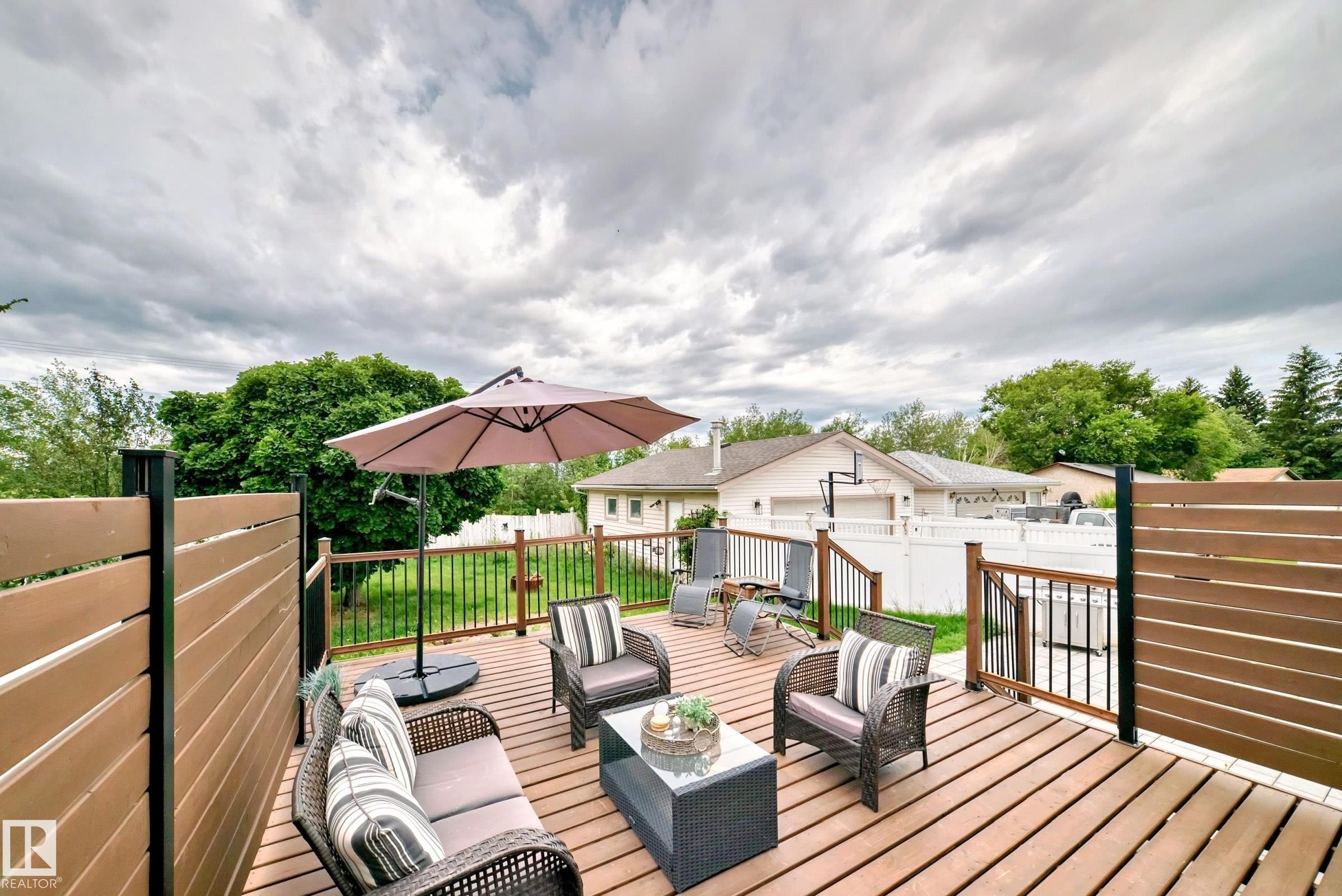 352 Huffman Crescent, Edmonton, AB - Outdoor With Deck Patio Veranda With Exterior