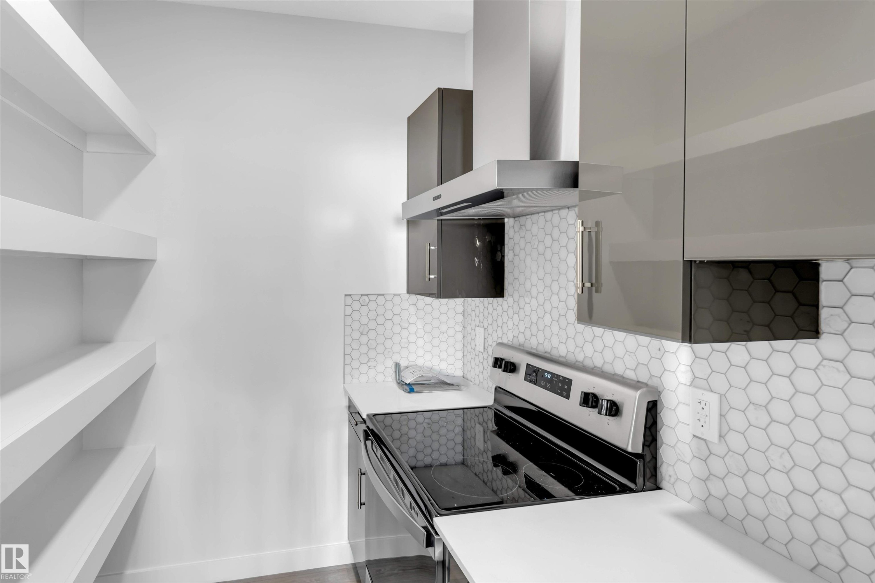 911 18 Avenue, Edmonton, AB - Indoor